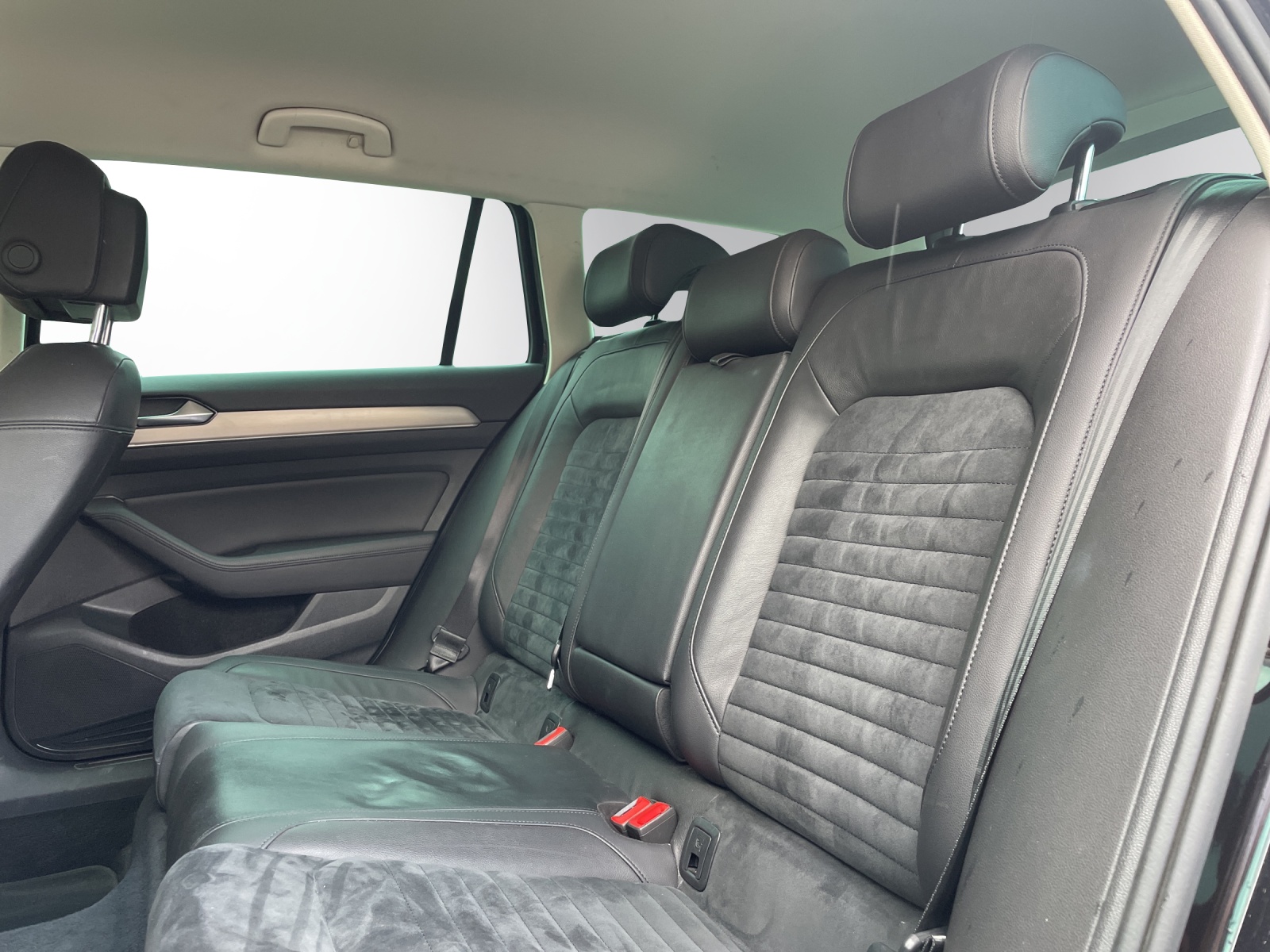 VW Passat Variant 2.0 TDI BMT High. DSG 4Motion-image-12