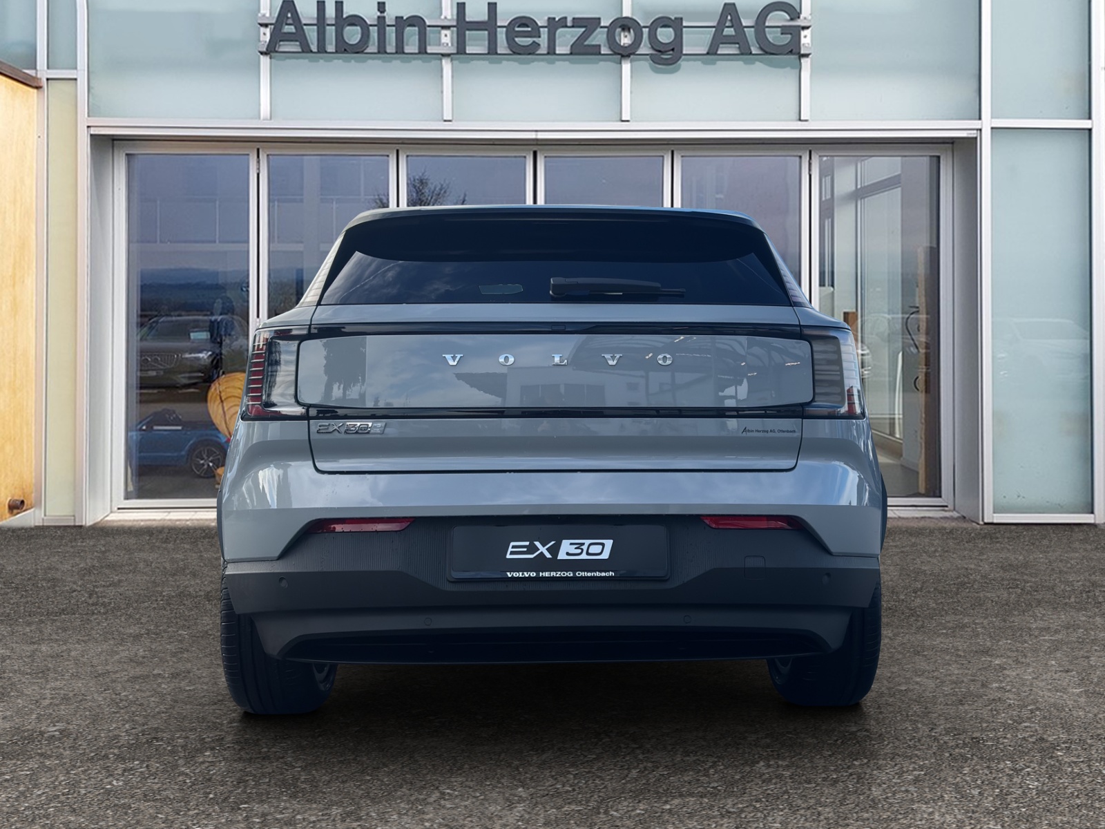 VOLVO EX30 P5 Longe Range Plus-image-5