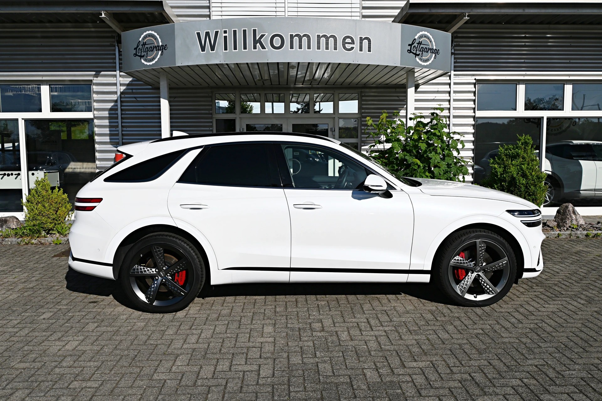 GENESIS GV70 2.2 CRDI Luxury White/Black Edition AT8 AWD 4X4 + Voll-Ausstattung-image-4