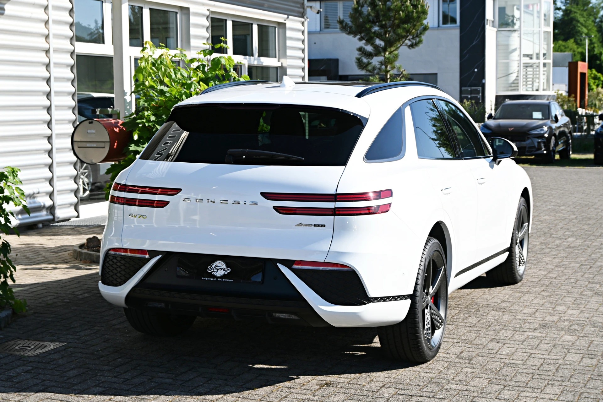 GENESIS GV70 2.2 CRDI Luxury White/Black Edition AT8 AWD 4X4 + Voll-Ausstattung-image-7