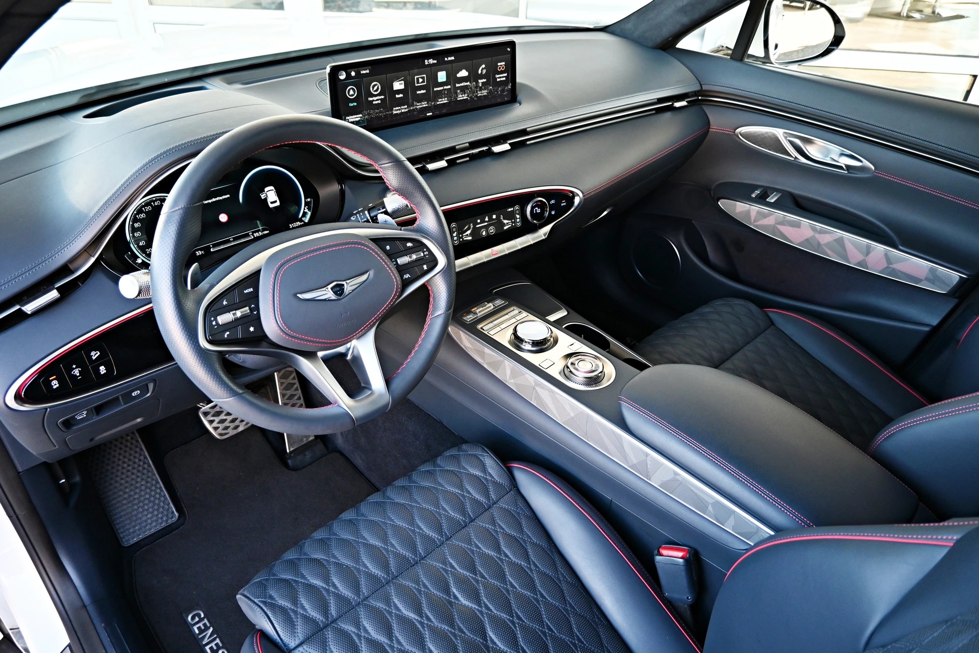 GENESIS GV70 2.2 CRDI Luxury White/Black Edition AT8 AWD 4X4 + Voll-Ausstattung-image-8