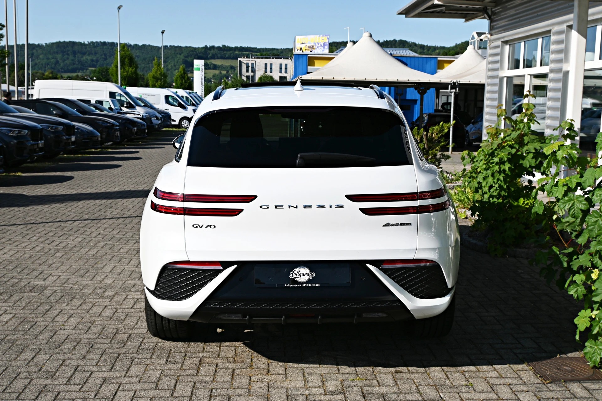 GENESIS GV70 2.2 CRDI Luxury White/Black Edition AT8 AWD 4X4 + Voll-Ausstattung-showroom-element-3