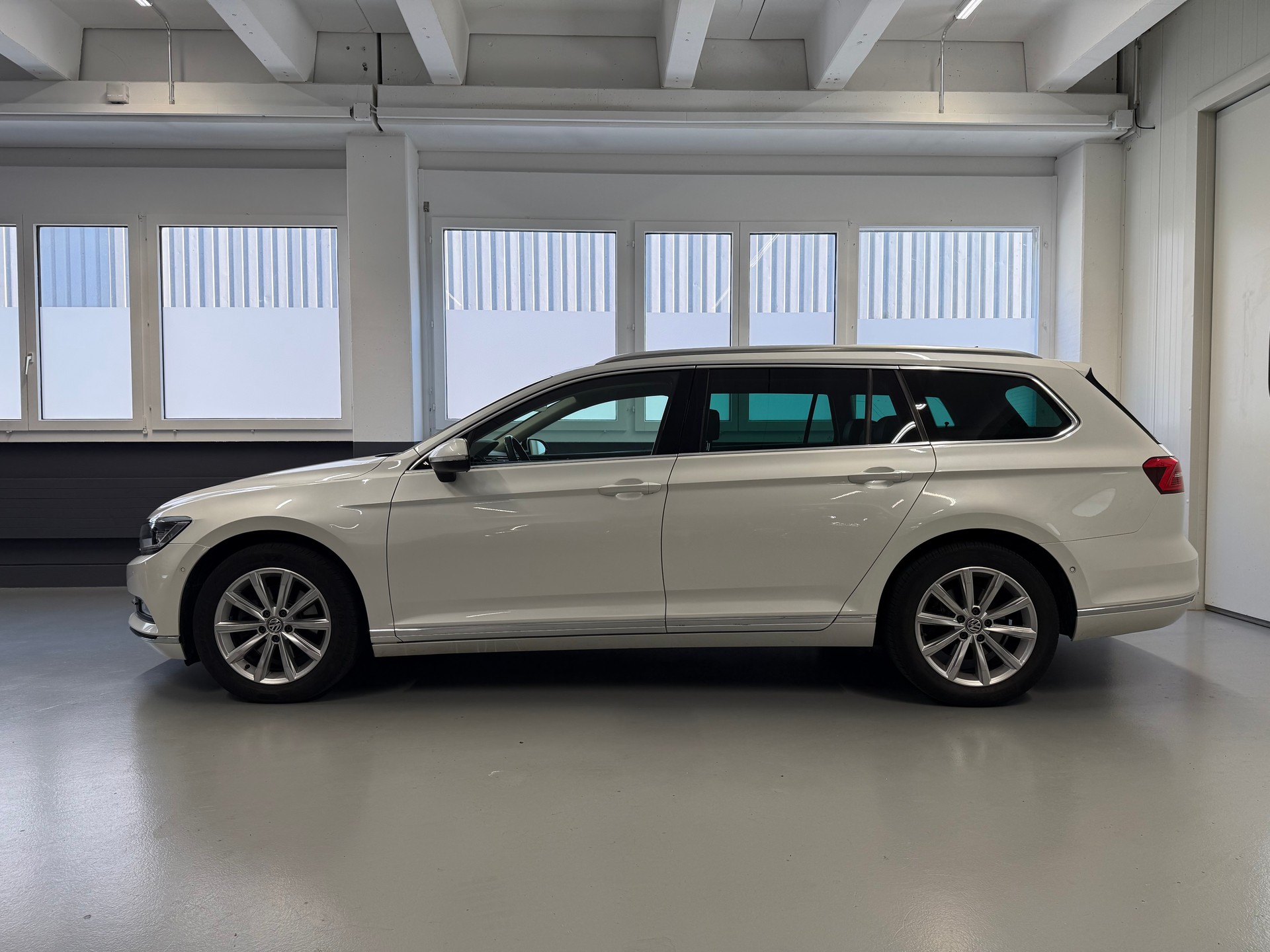 VW Passat Variant 2.0 TDI BMT Highline DSG-showroom-element-2