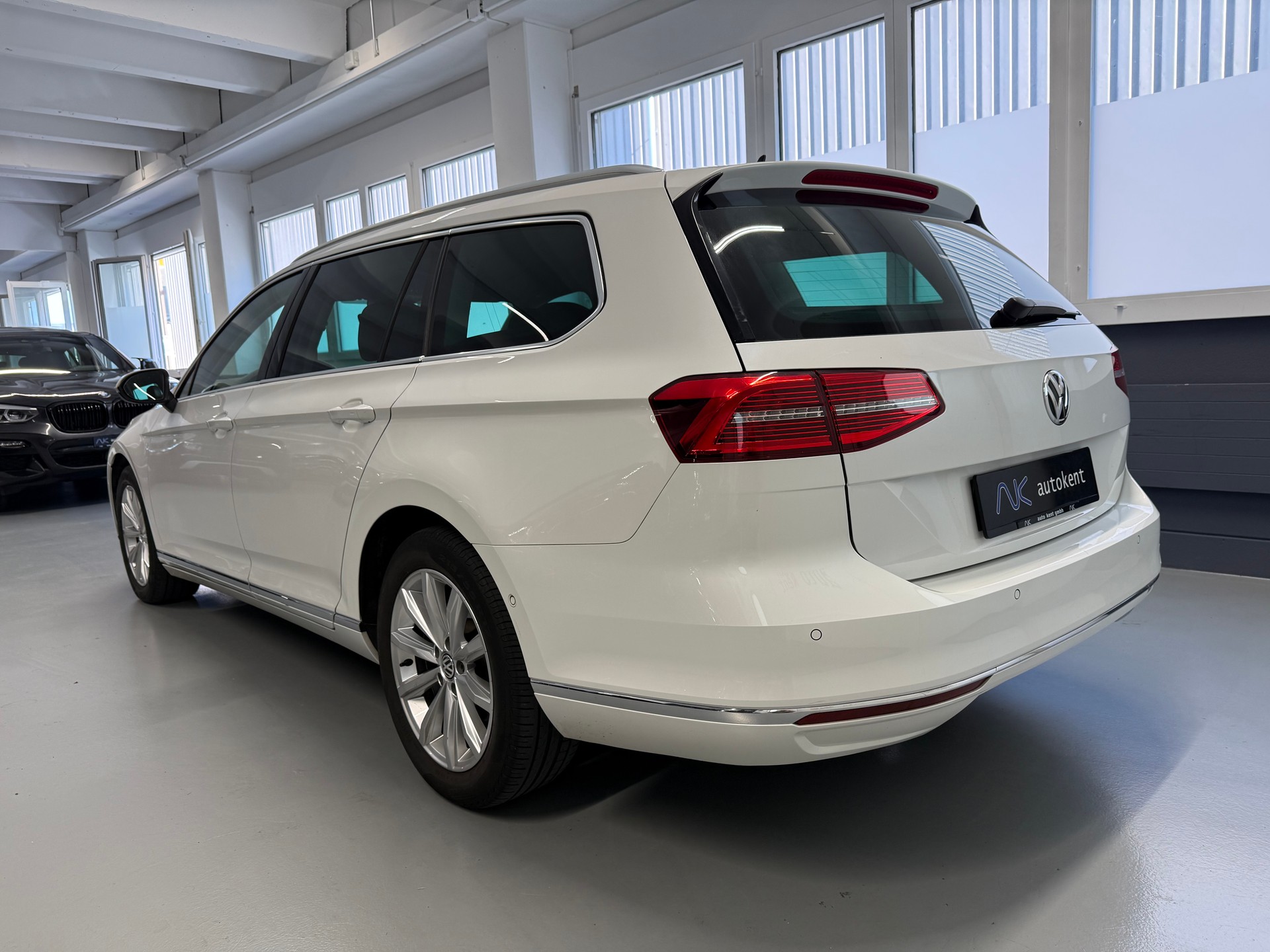 VW Passat Variant 2.0 TDI BMT Highline DSG-showroom-element-3