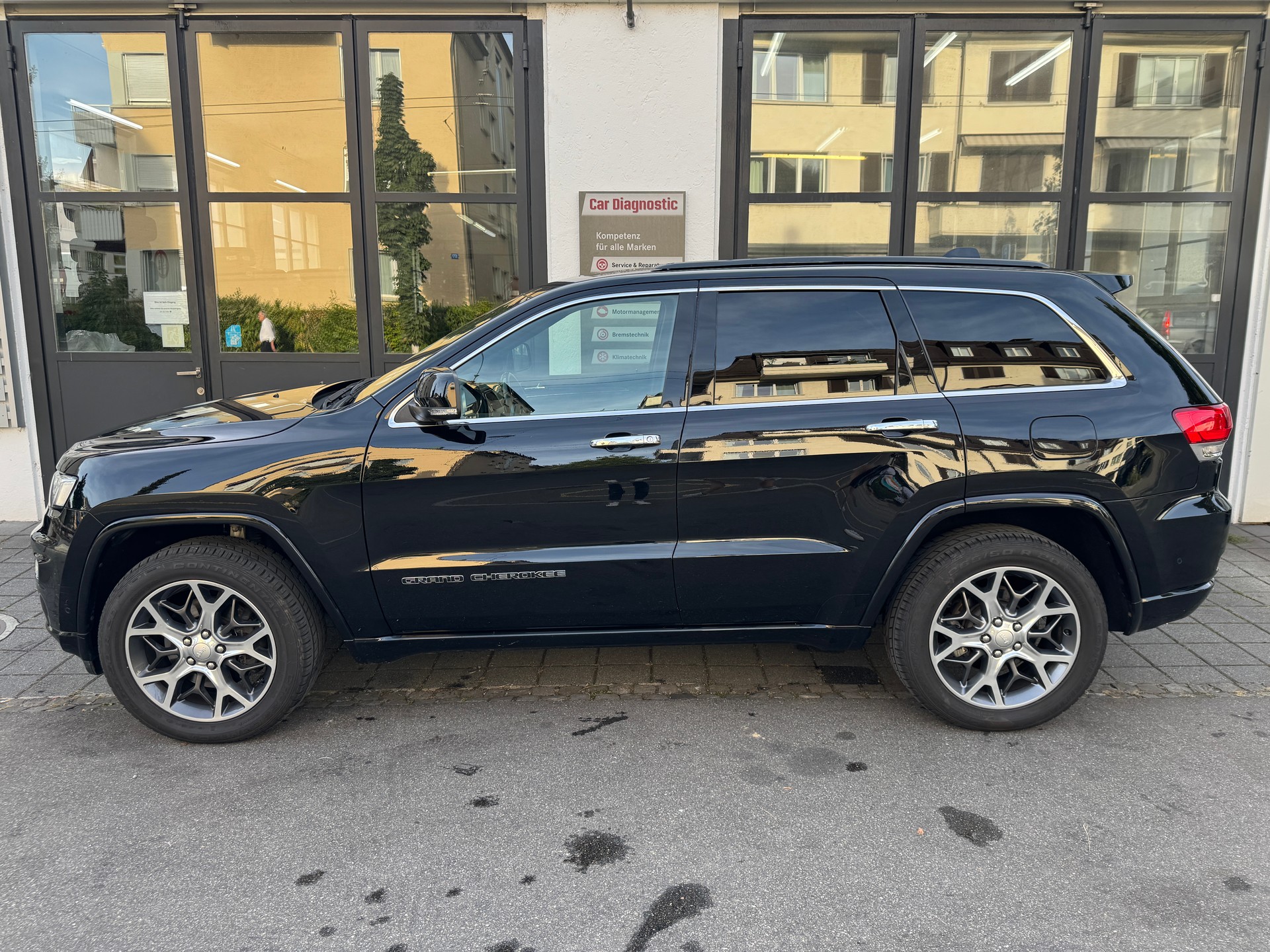 JEEP Grand Cherokee 3.0 CRD Overland Automatic-showroom-element-3