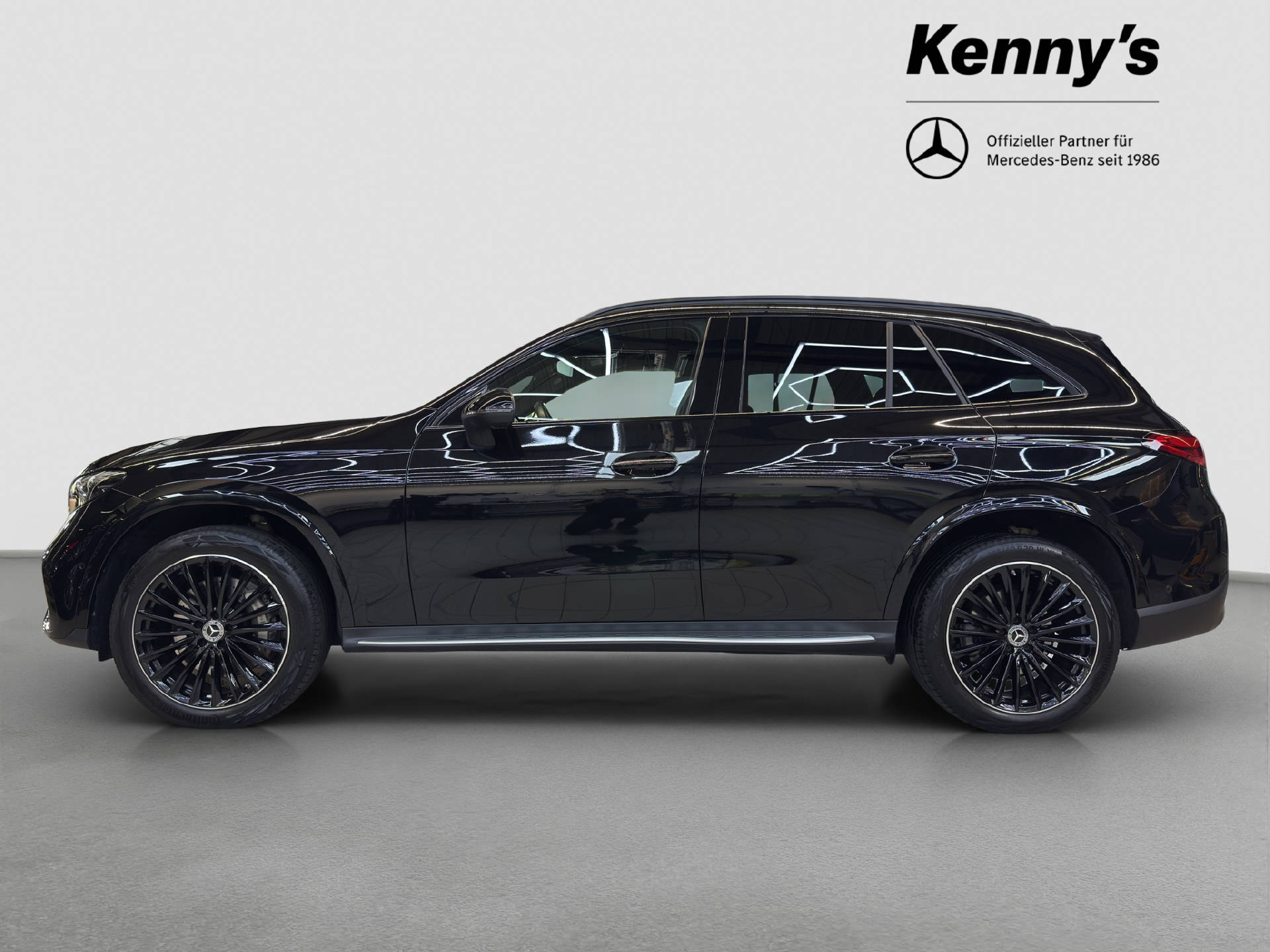 MERCEDES-BENZ GLC 200 AMG Line 4MATIC-showroom-element-2