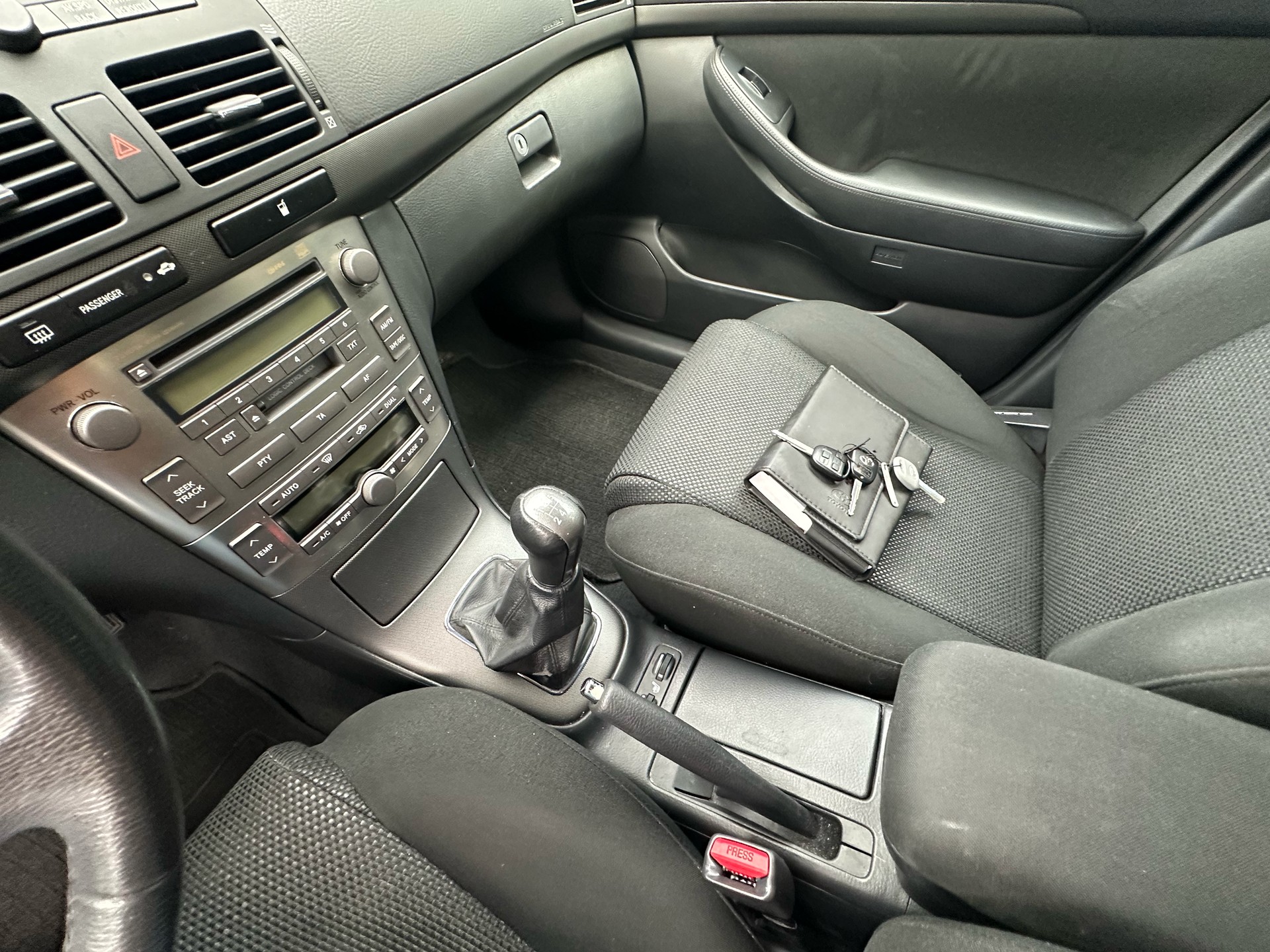TOYOTA Avensis 2.0 D4 VVT-i Linea Sol Sportswagon-image-14