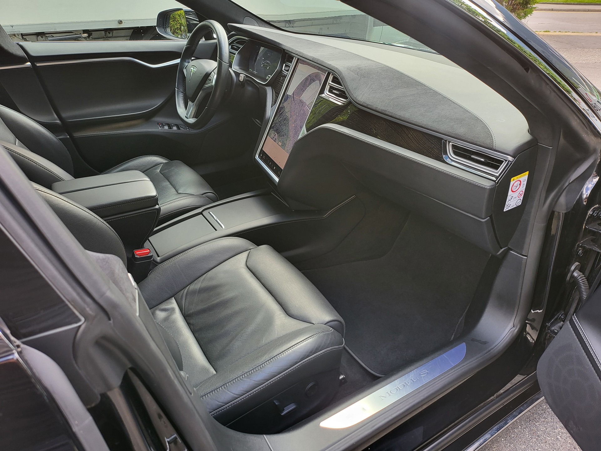 TESLA Model S 75 D-image-8