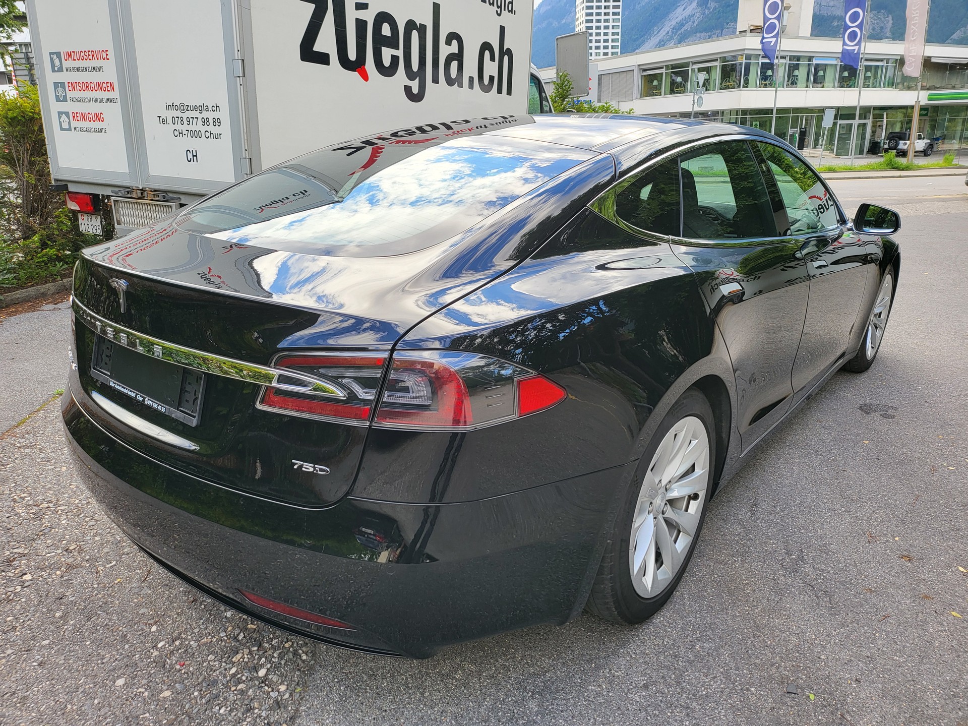 TESLA Model S 75 D-image-4