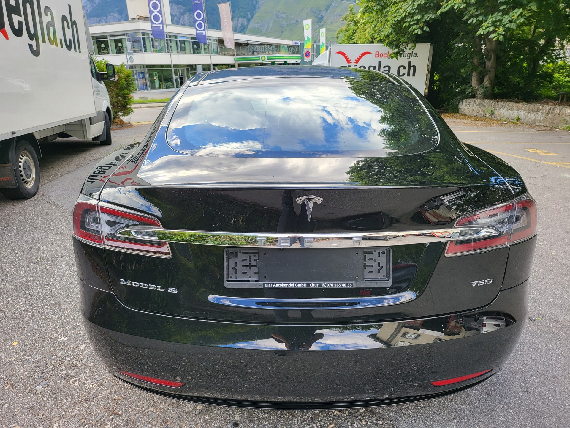TESLA Model S 75 D-image-3