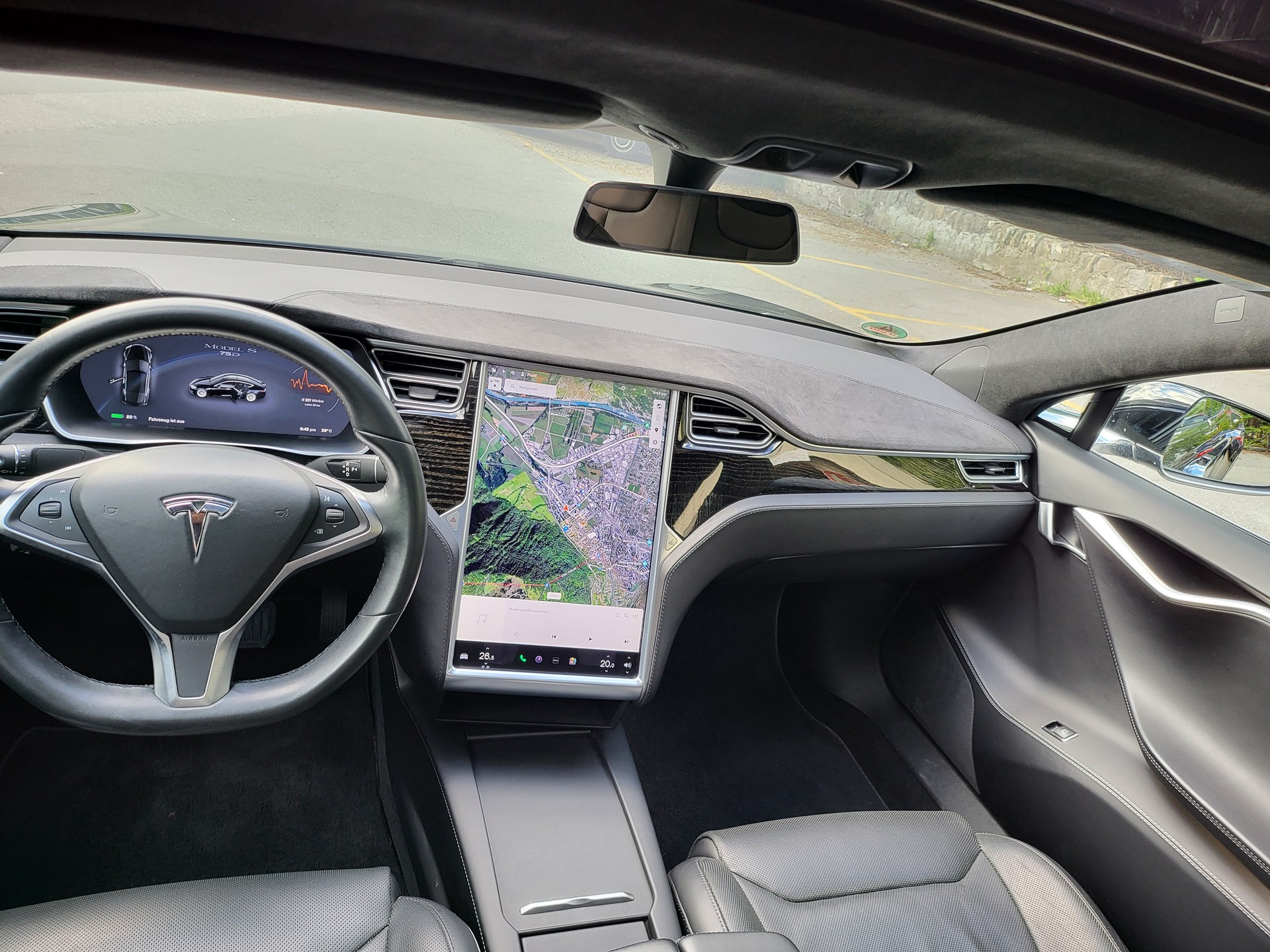 TESLA Model S 75 D-image-6