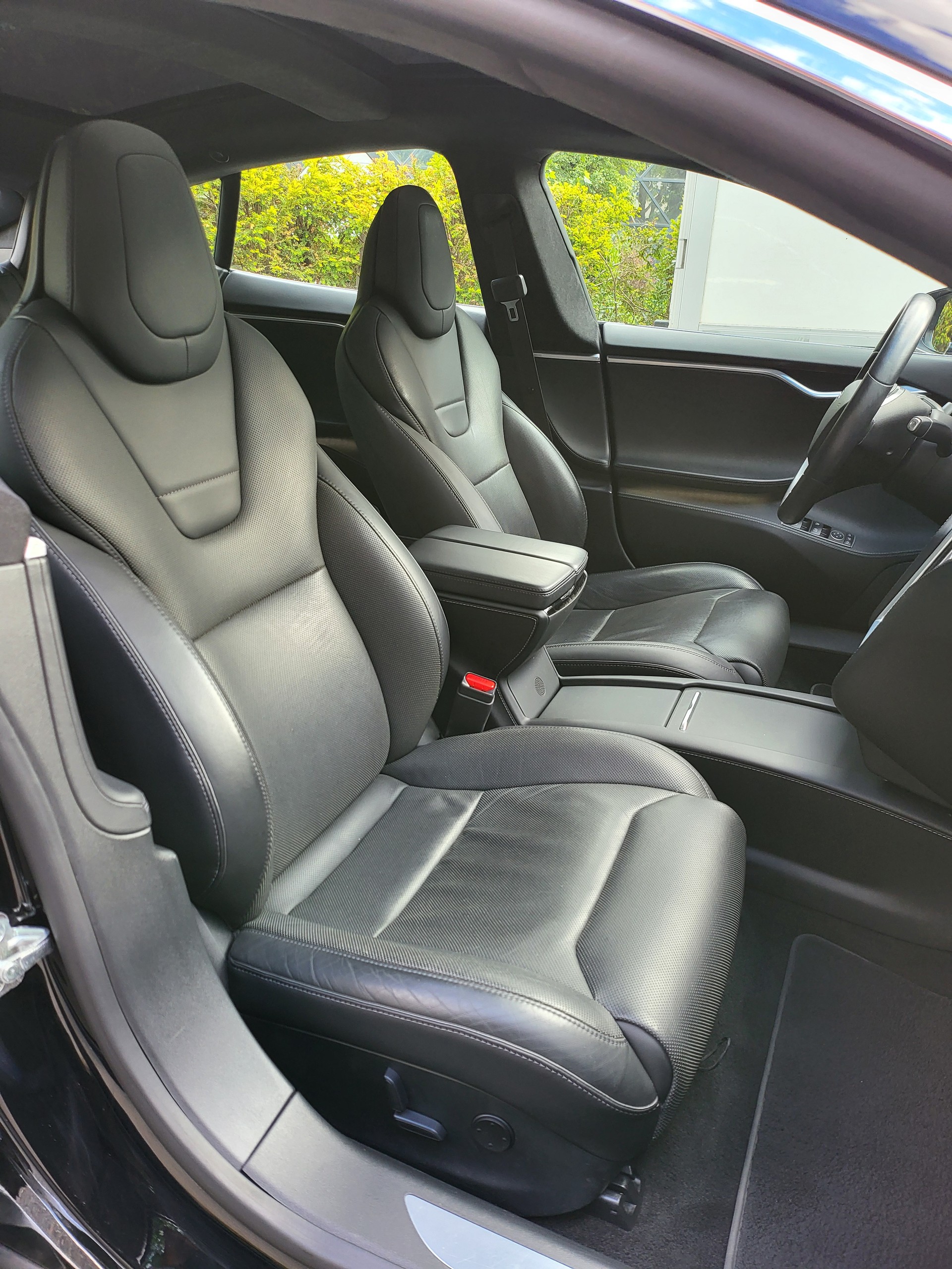 TESLA Model S 75 D-image-9