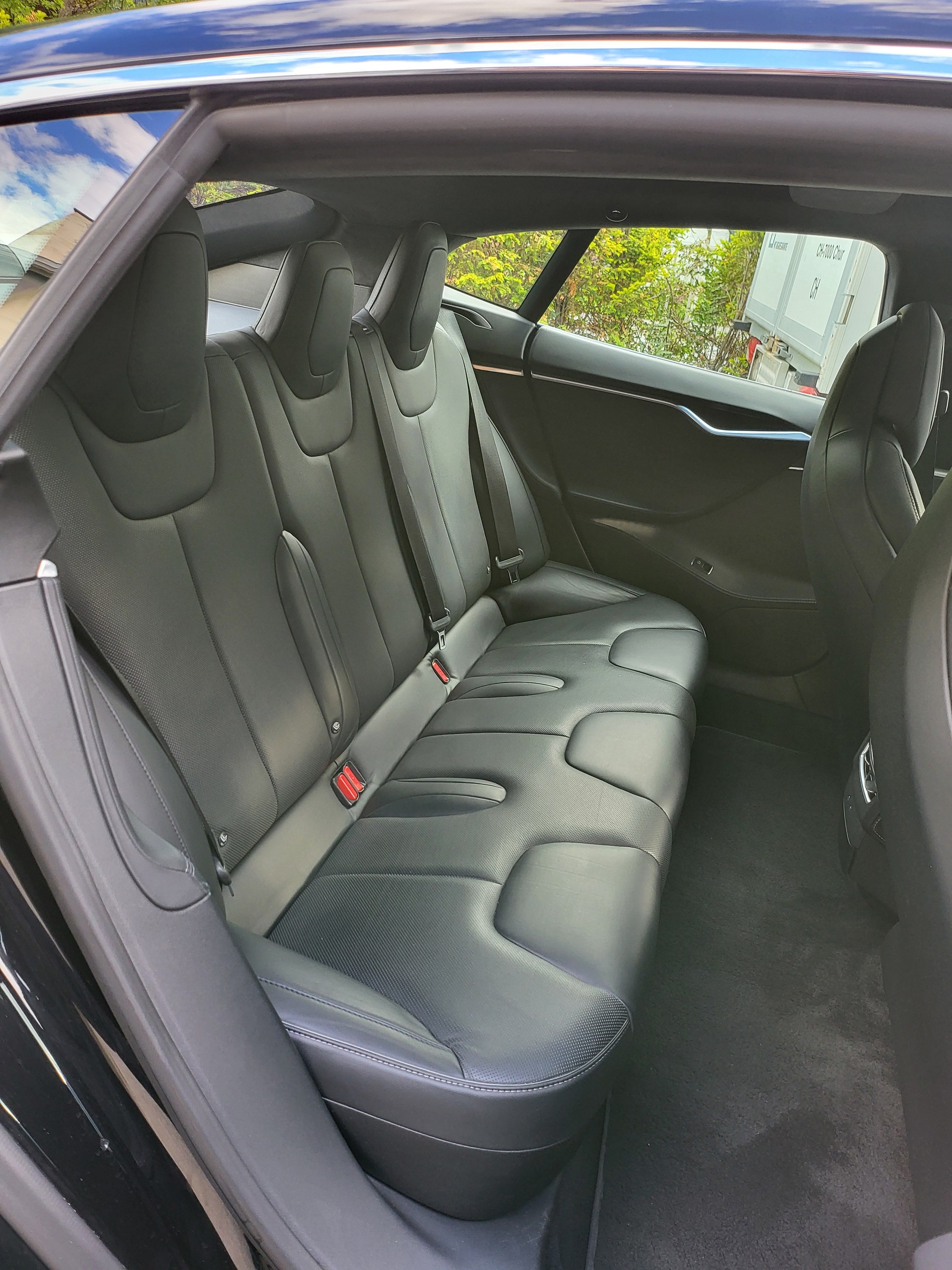 TESLA Model S 75 D-image-10