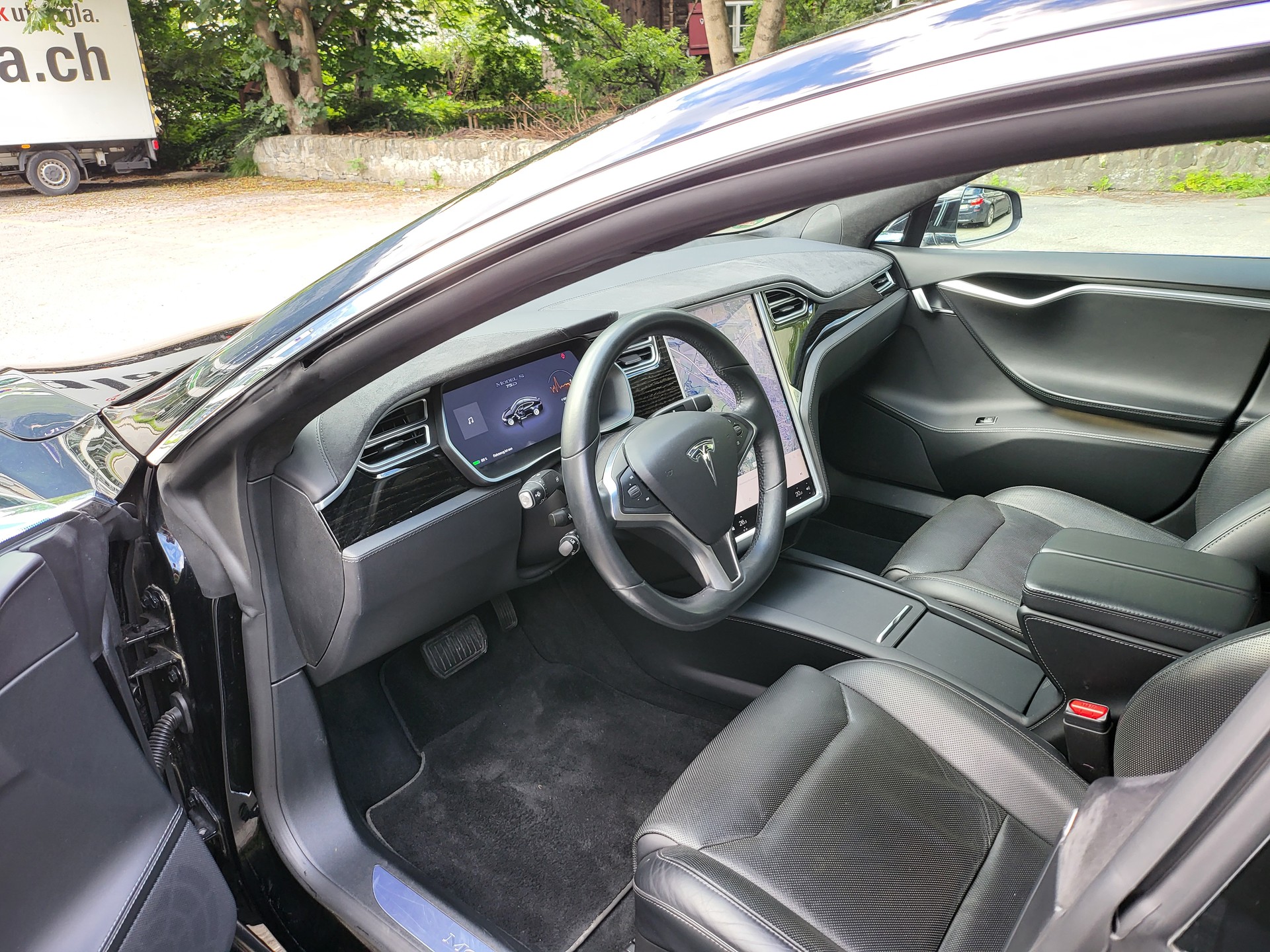 TESLA Model S 75 D-image-7
