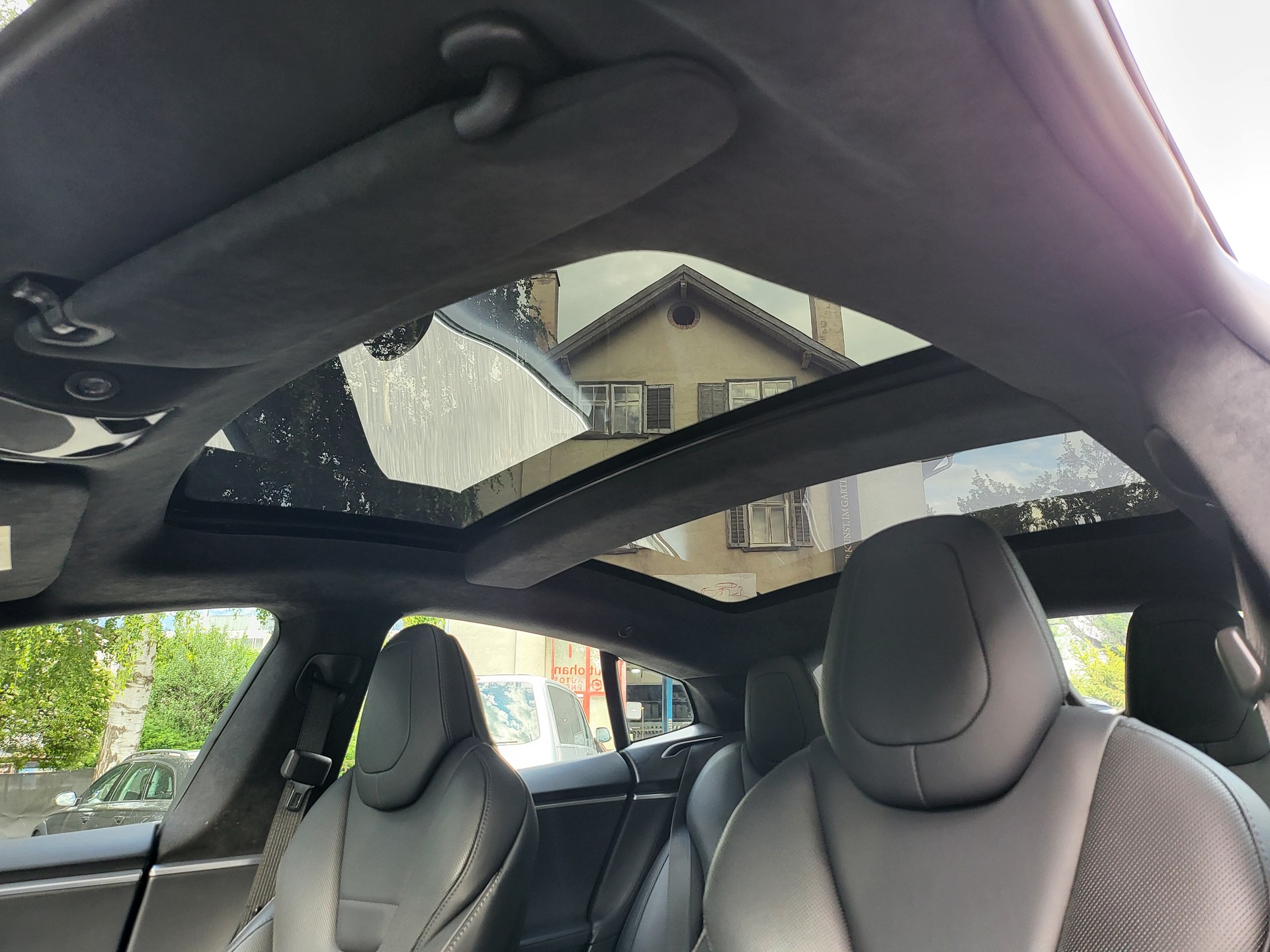TESLA Model S 75 D-image-11