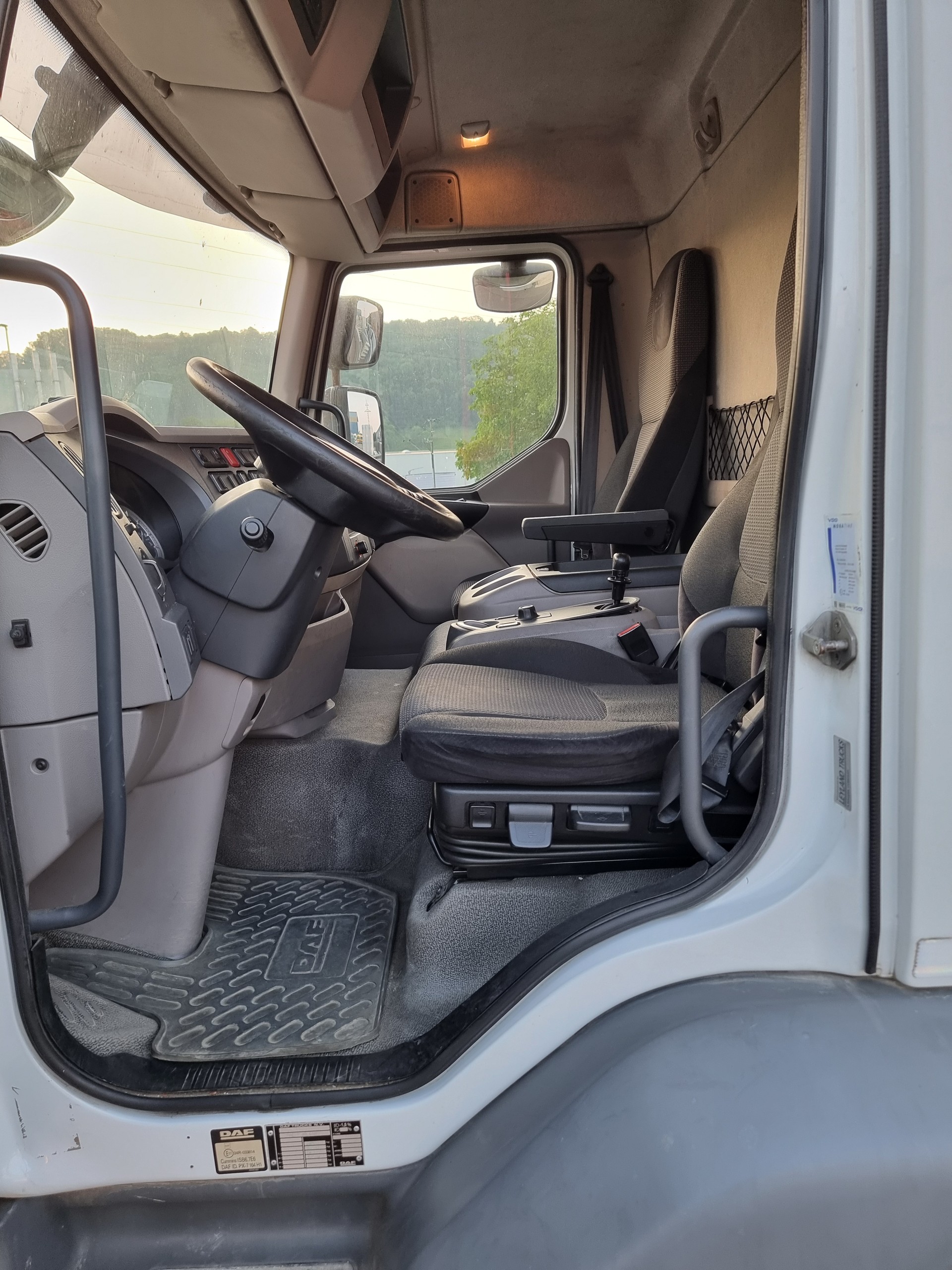 DAF LF 220-image-12