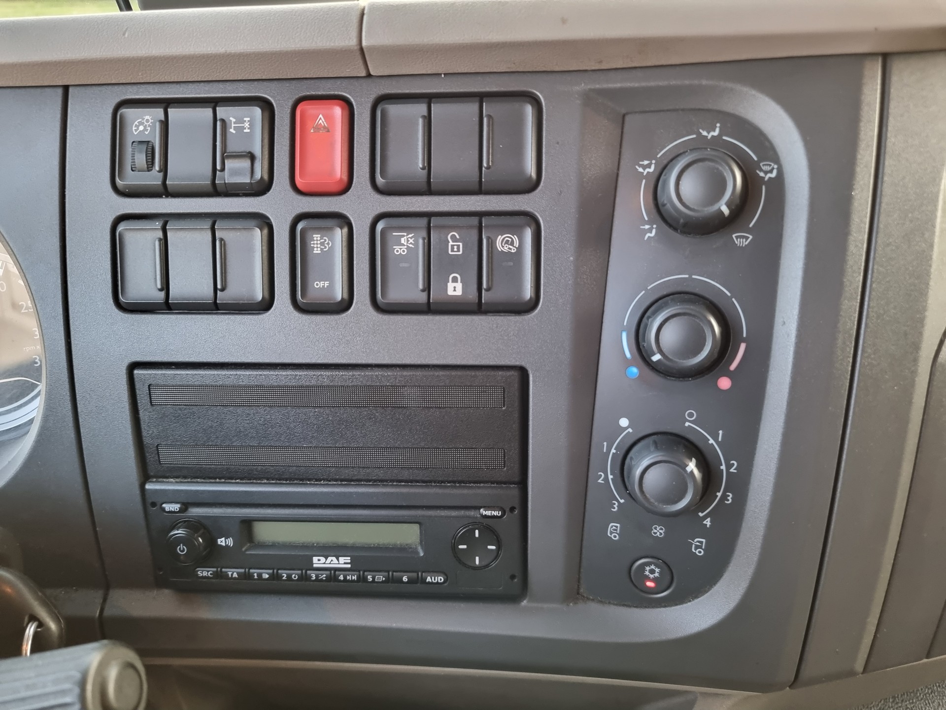 DAF LF 220-image-10