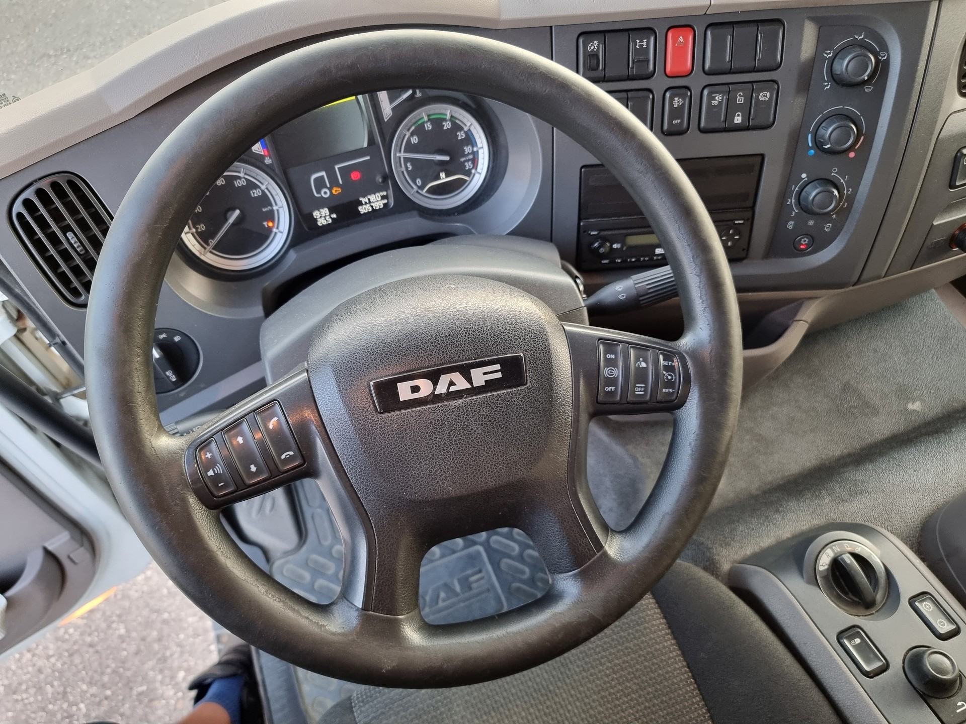 DAF LF 220-image-11