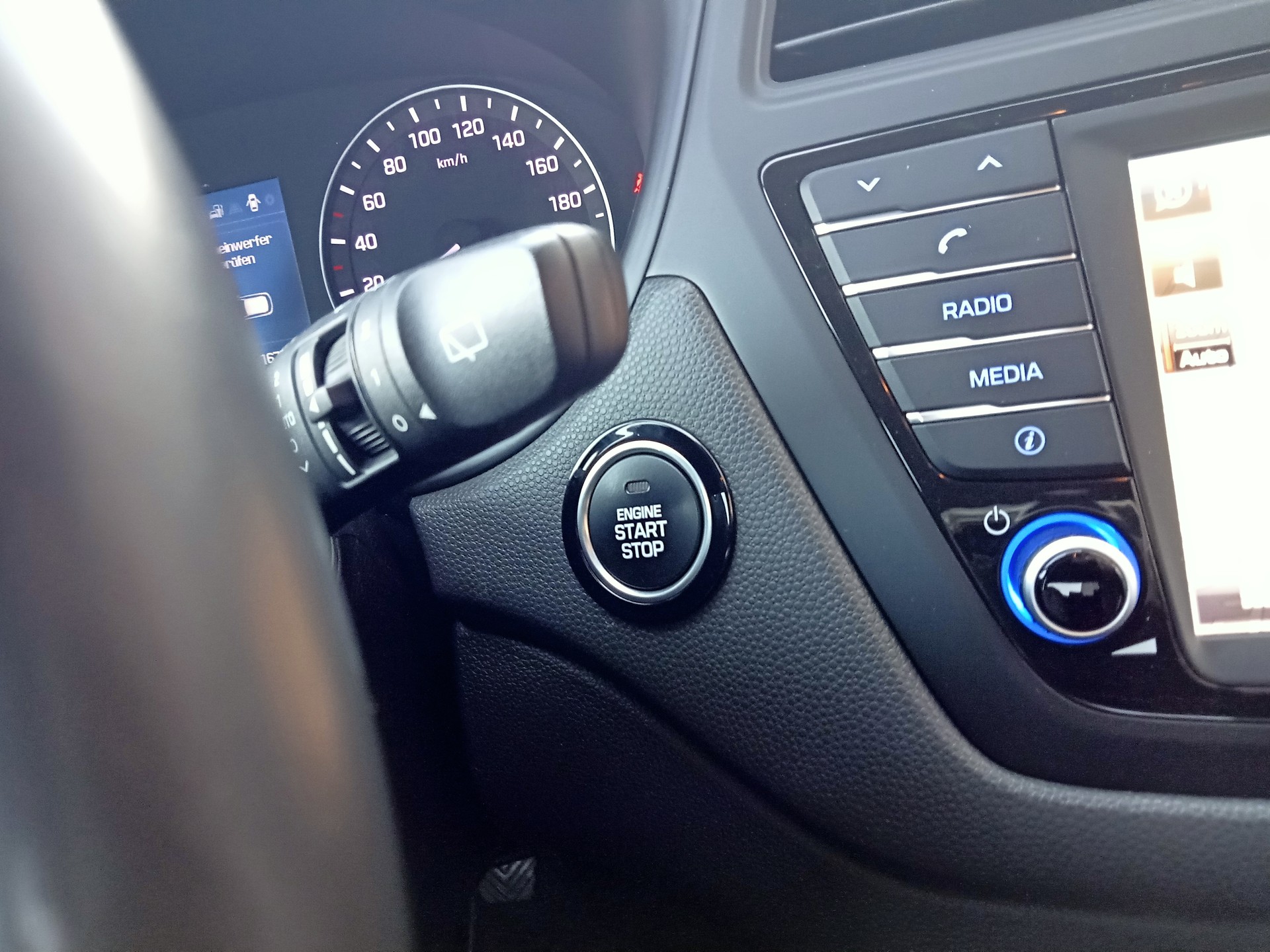 HYUNDAI i20 1.4 Vertex-image-5