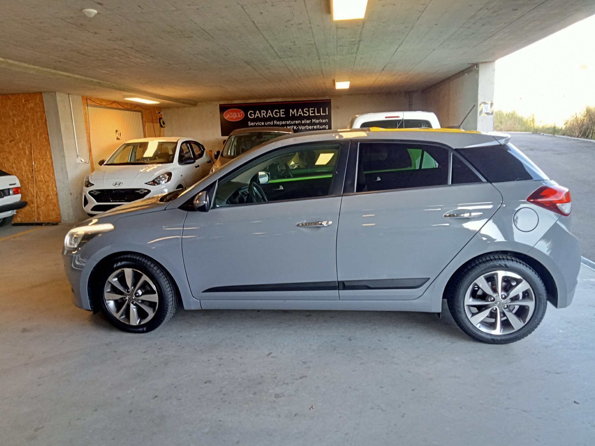 HYUNDAI i20 1.4 Vertex-image-3