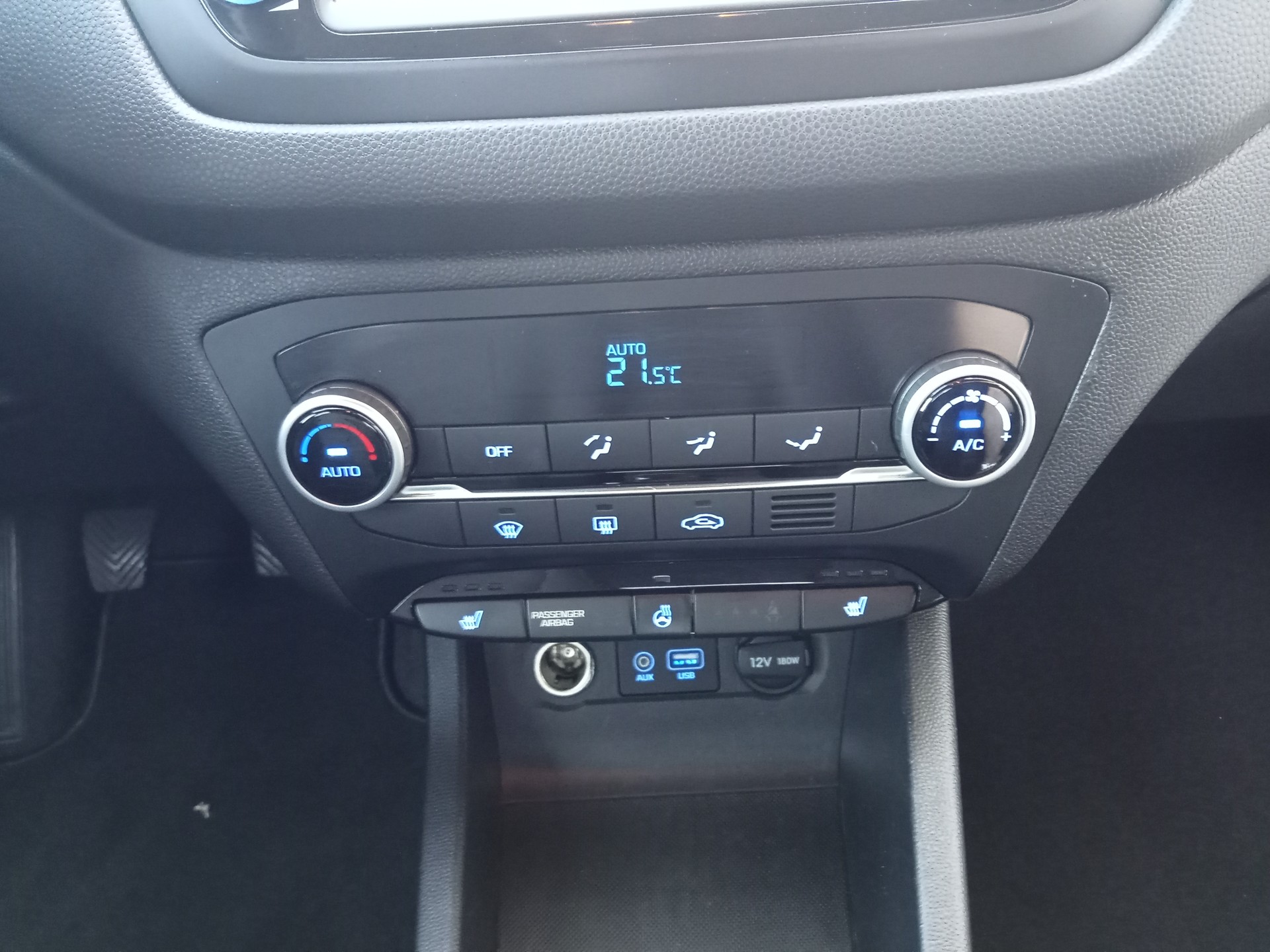 HYUNDAI i20 1.4 Vertex-image-6