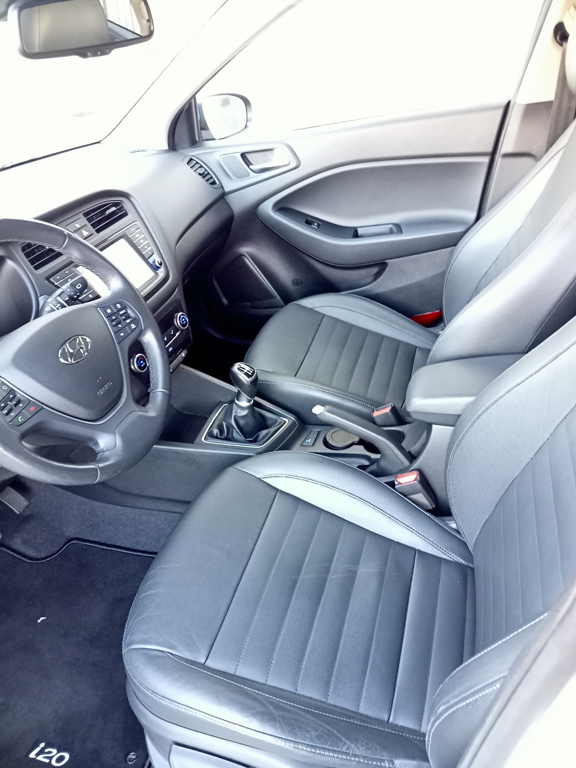 HYUNDAI i20 1.4 Vertex-image-4