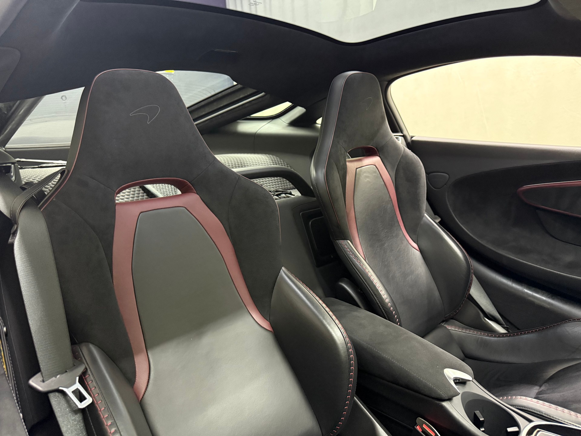McLAREN GT-image-9