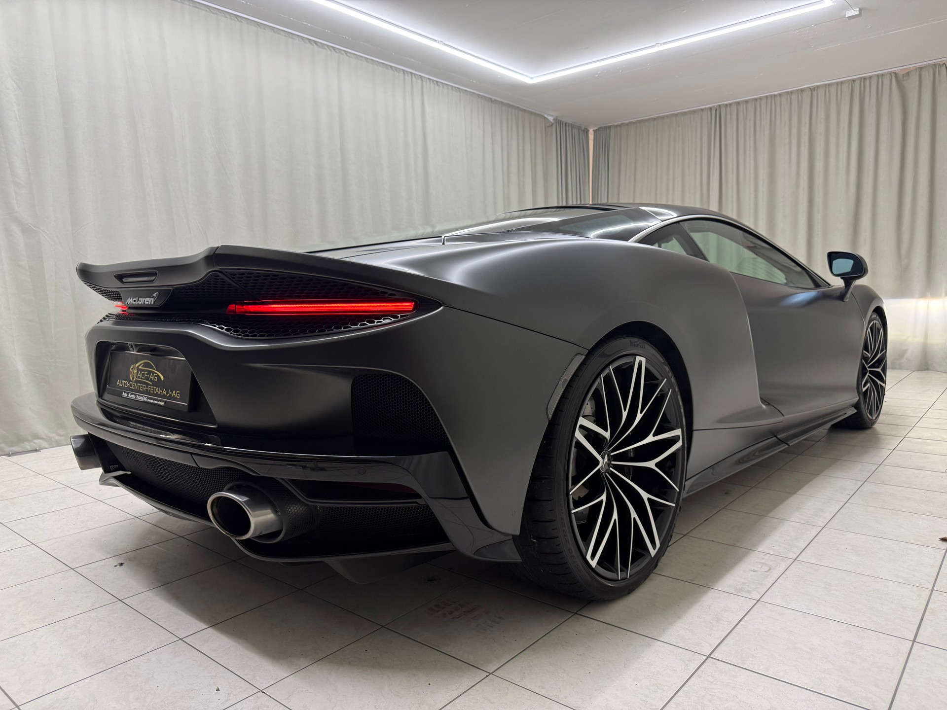 McLAREN GT-image-4