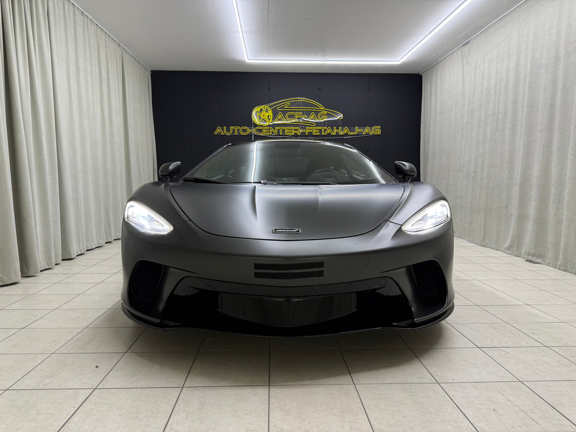 McLAREN GT-showroom-element-2