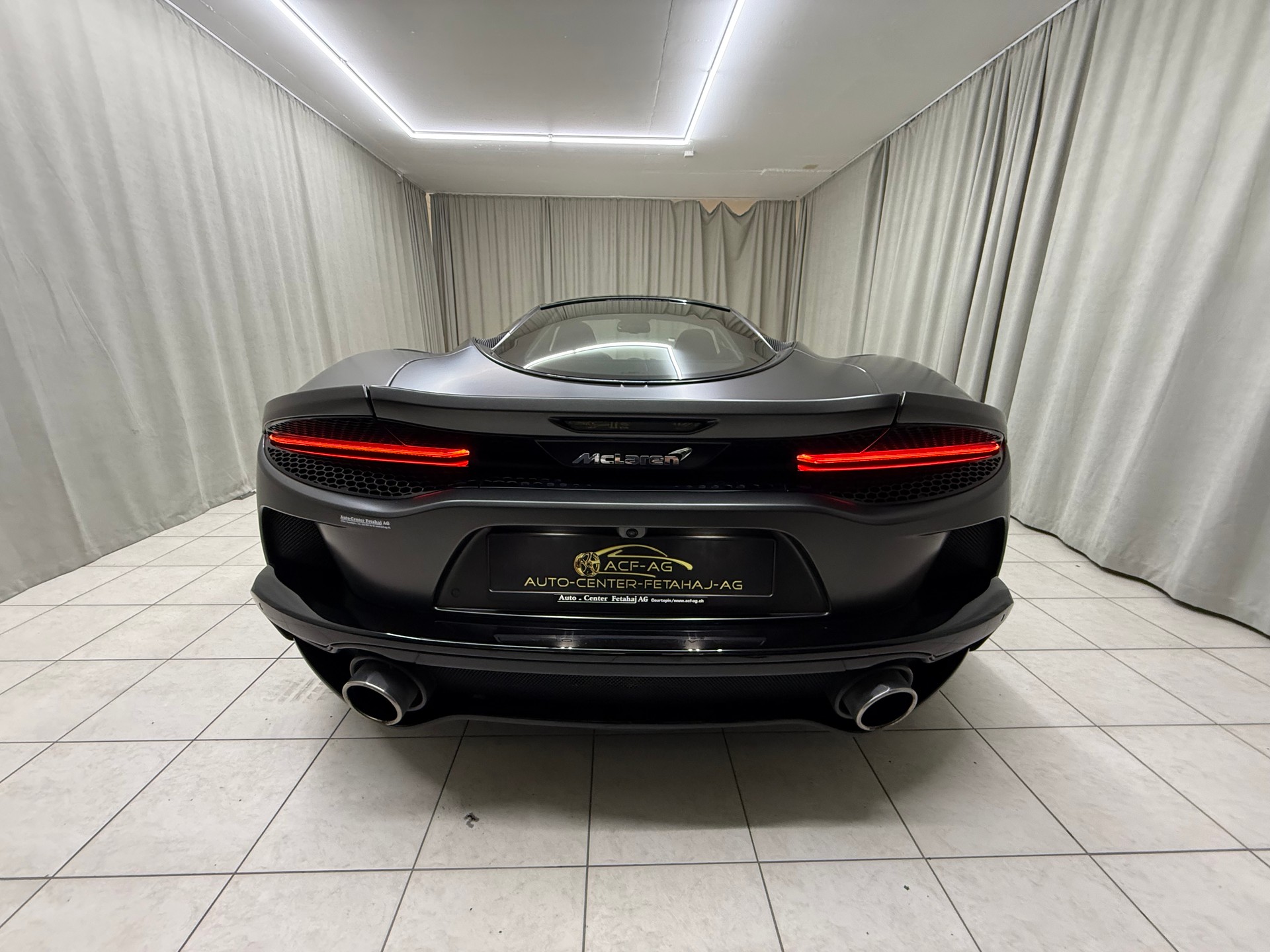 McLAREN GT-image-5