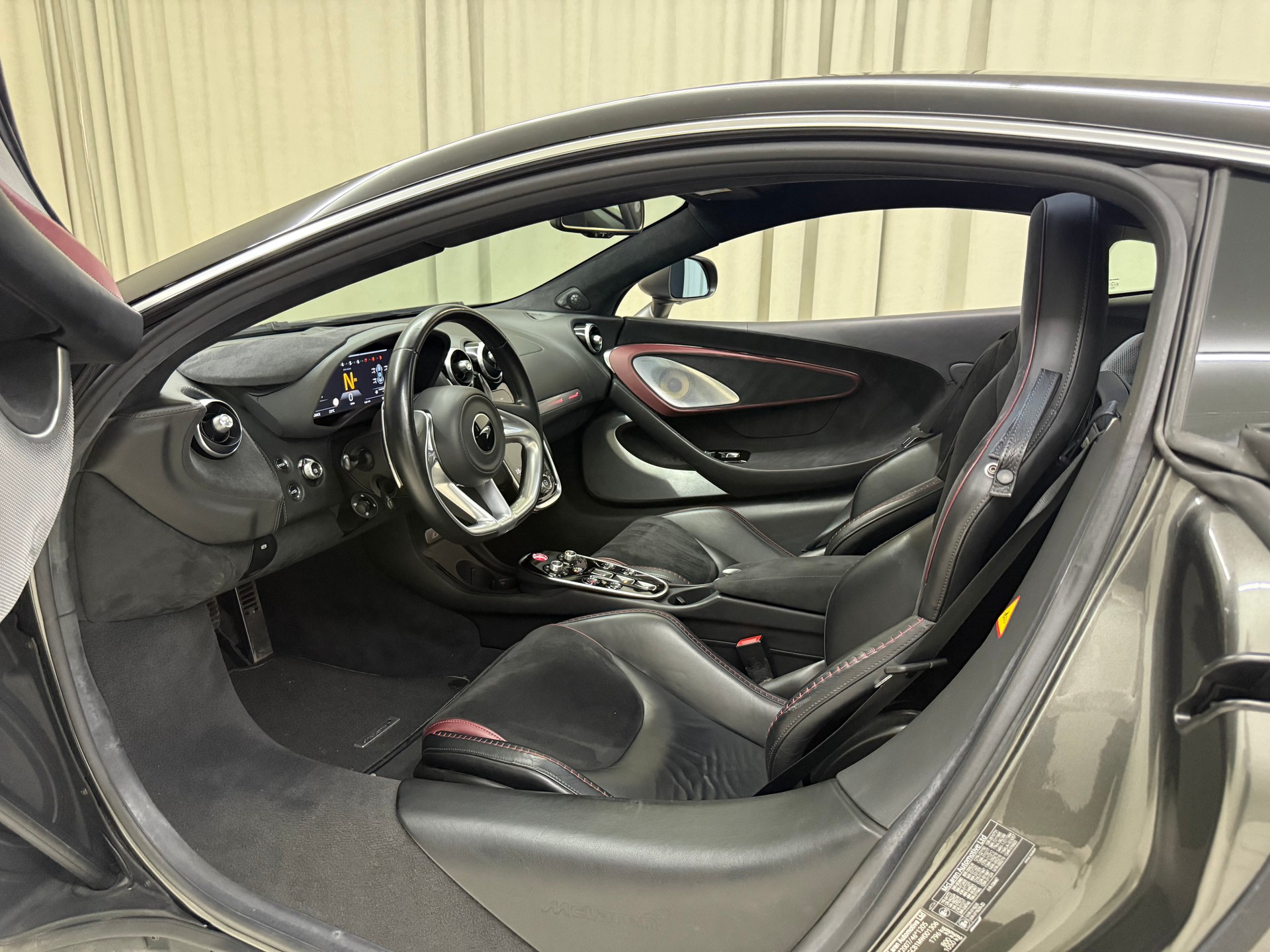 McLAREN GT-image-7