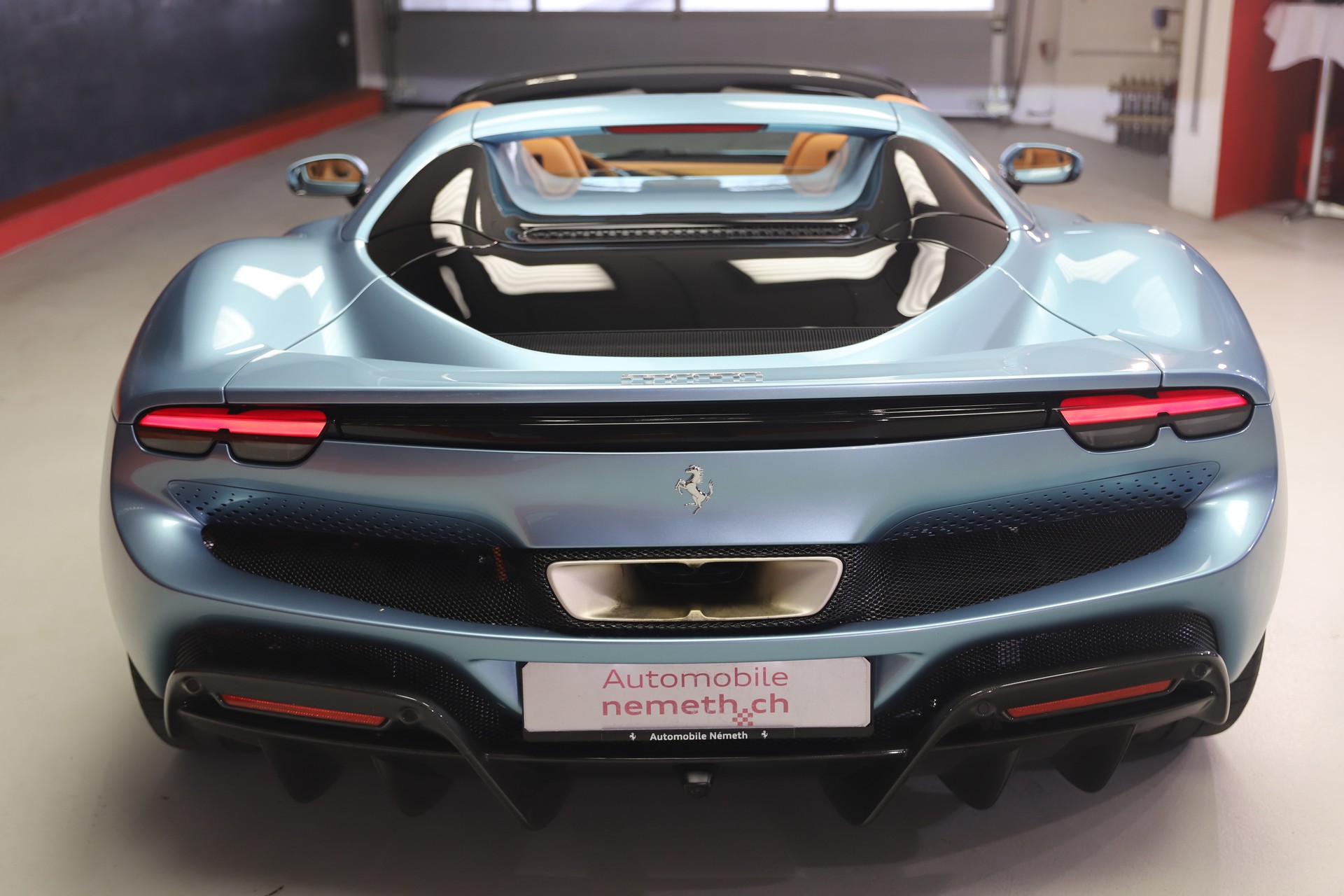 FERRARI 296 GTS-showroom-element-3
