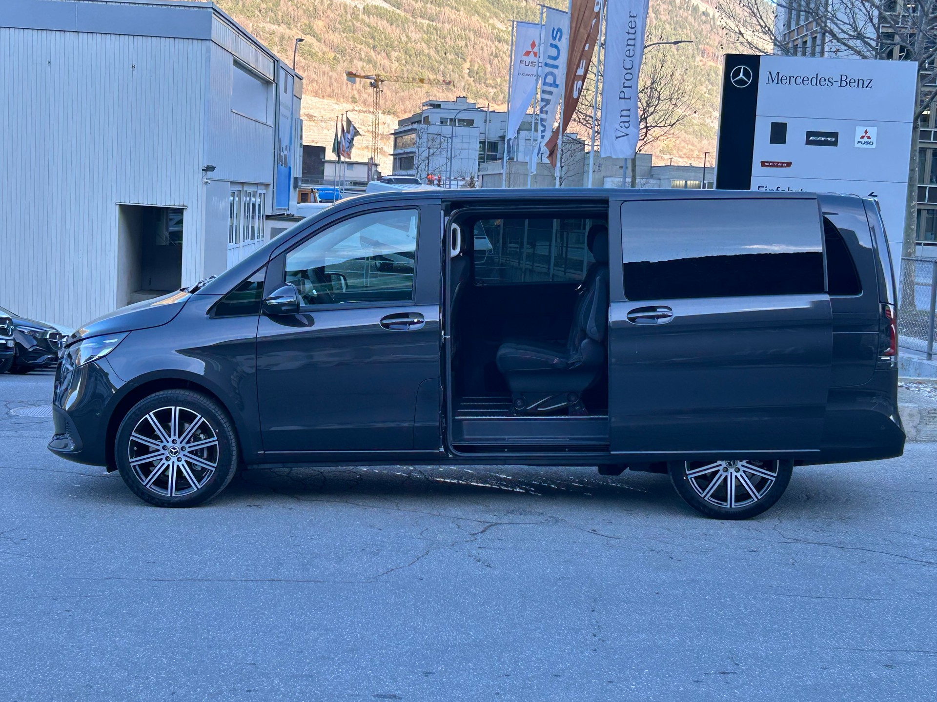 MERCEDES-BENZ V 250 d TREND Lang 4MATIC-image-4