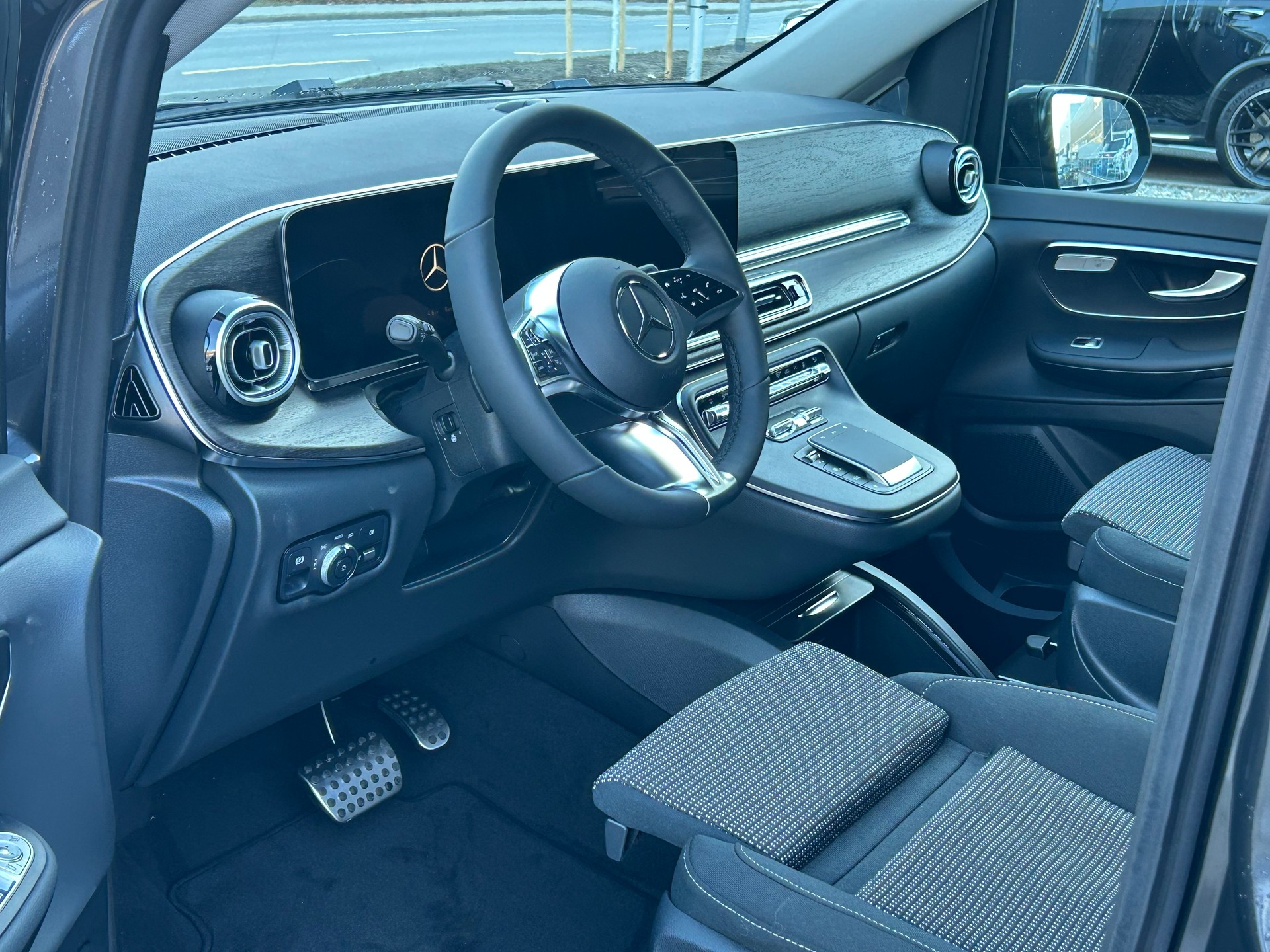 MERCEDES-BENZ V 250 d TREND Lang 4MATIC-image-17