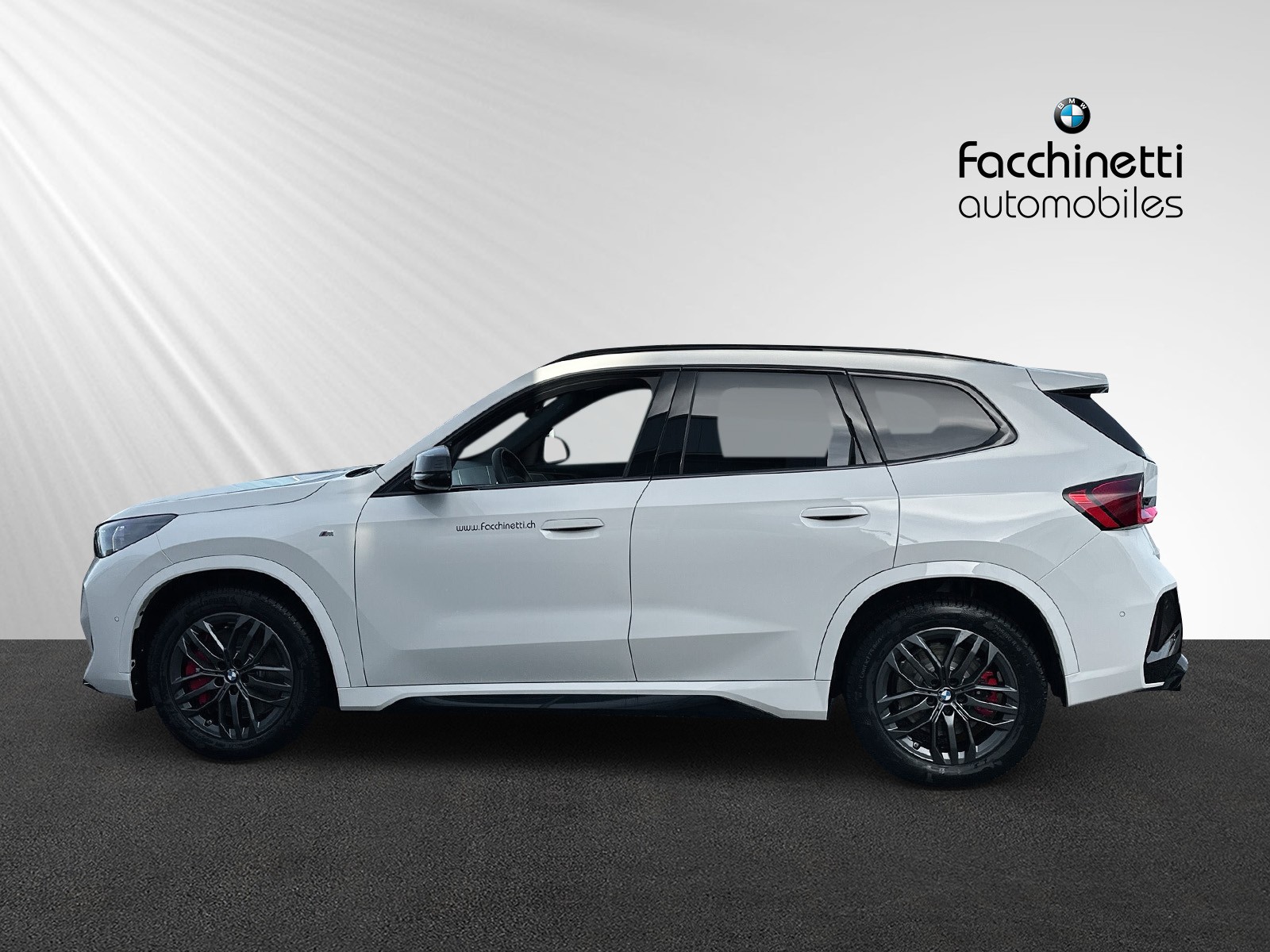 BMW X1 xDrive M35i-showroom-element-1