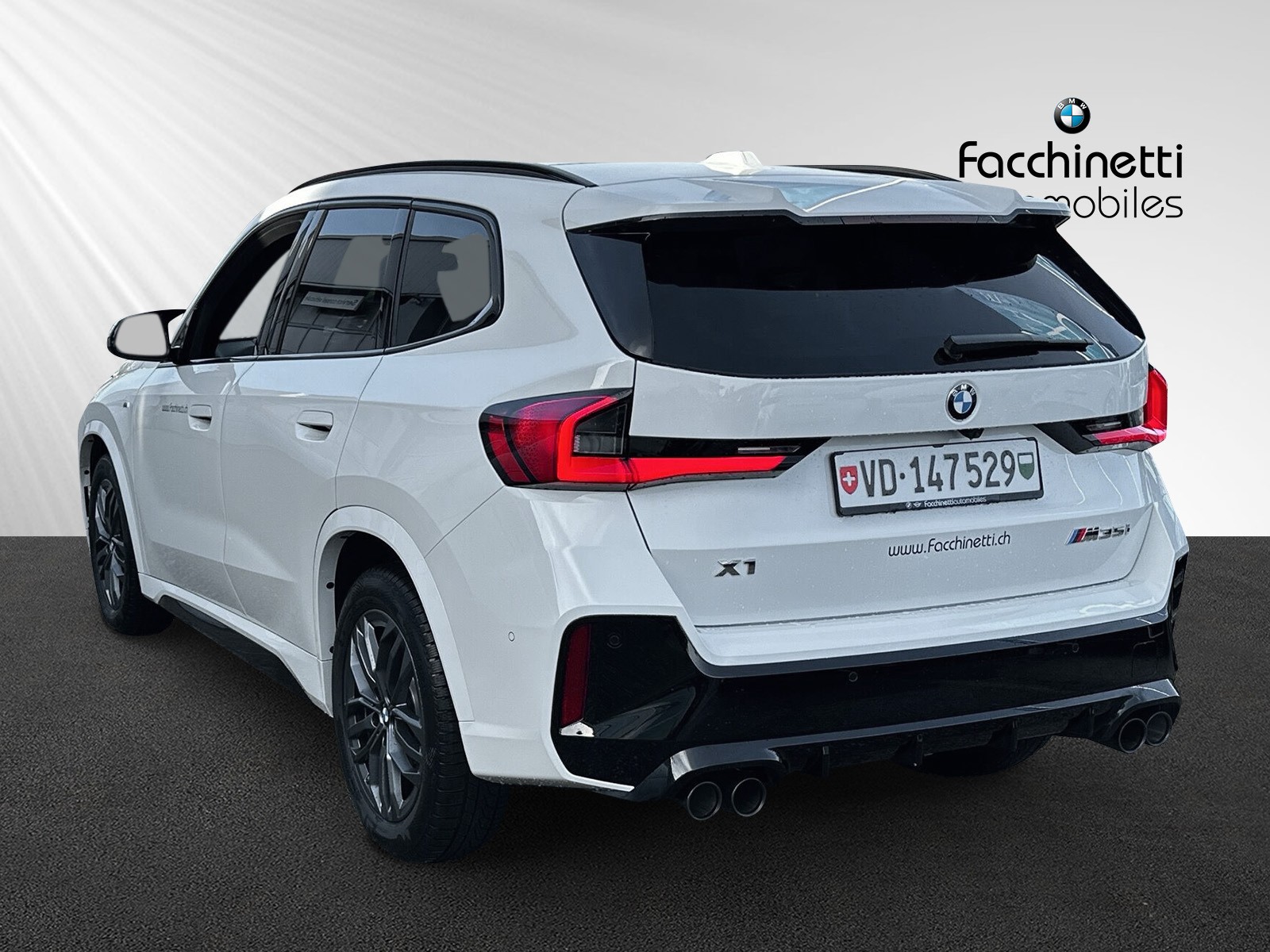 BMW X1 xDrive M35i-showroom-element-2