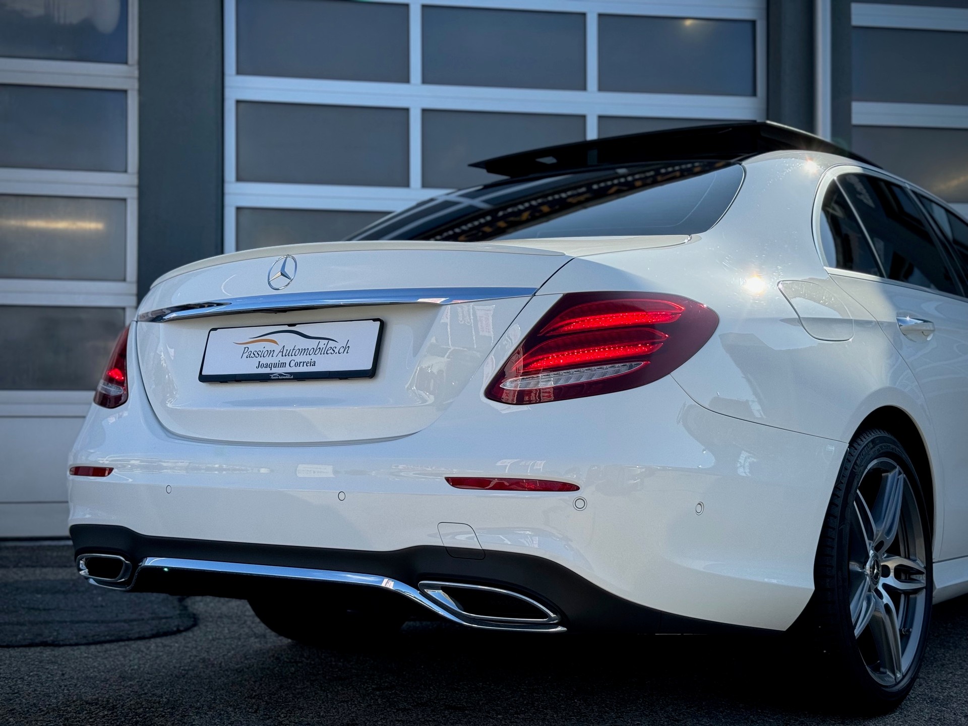 MERCEDES-BENZ E 220 d AMG Line 4Matic 9G-Tronic - Véhicule Suisse (CH)-image-3