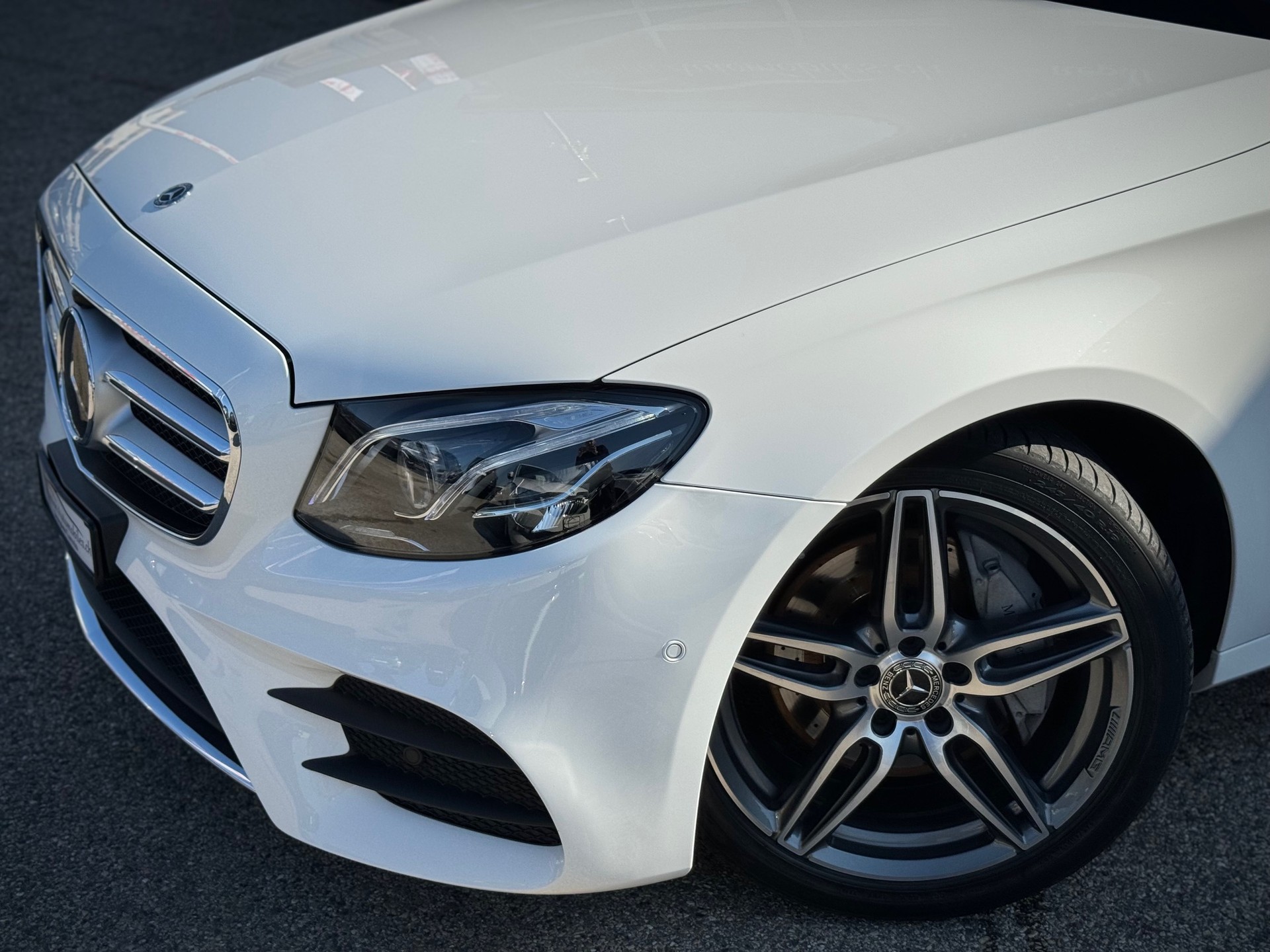 MERCEDES-BENZ E 220 d AMG Line 4Matic 9G-Tronic - Véhicule Suisse (CH)-image-2