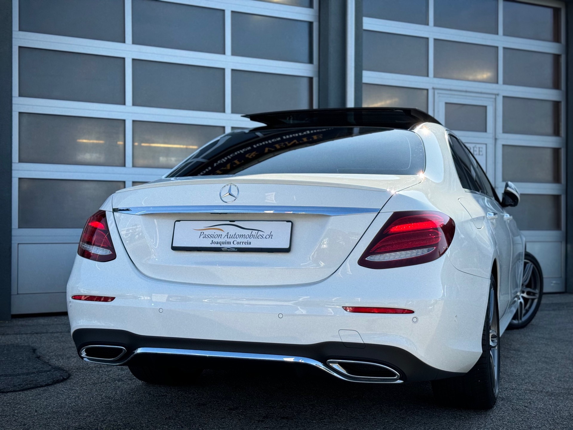 MERCEDES-BENZ E 220 d AMG Line 4Matic 9G-Tronic - Véhicule Suisse (CH)-image-1