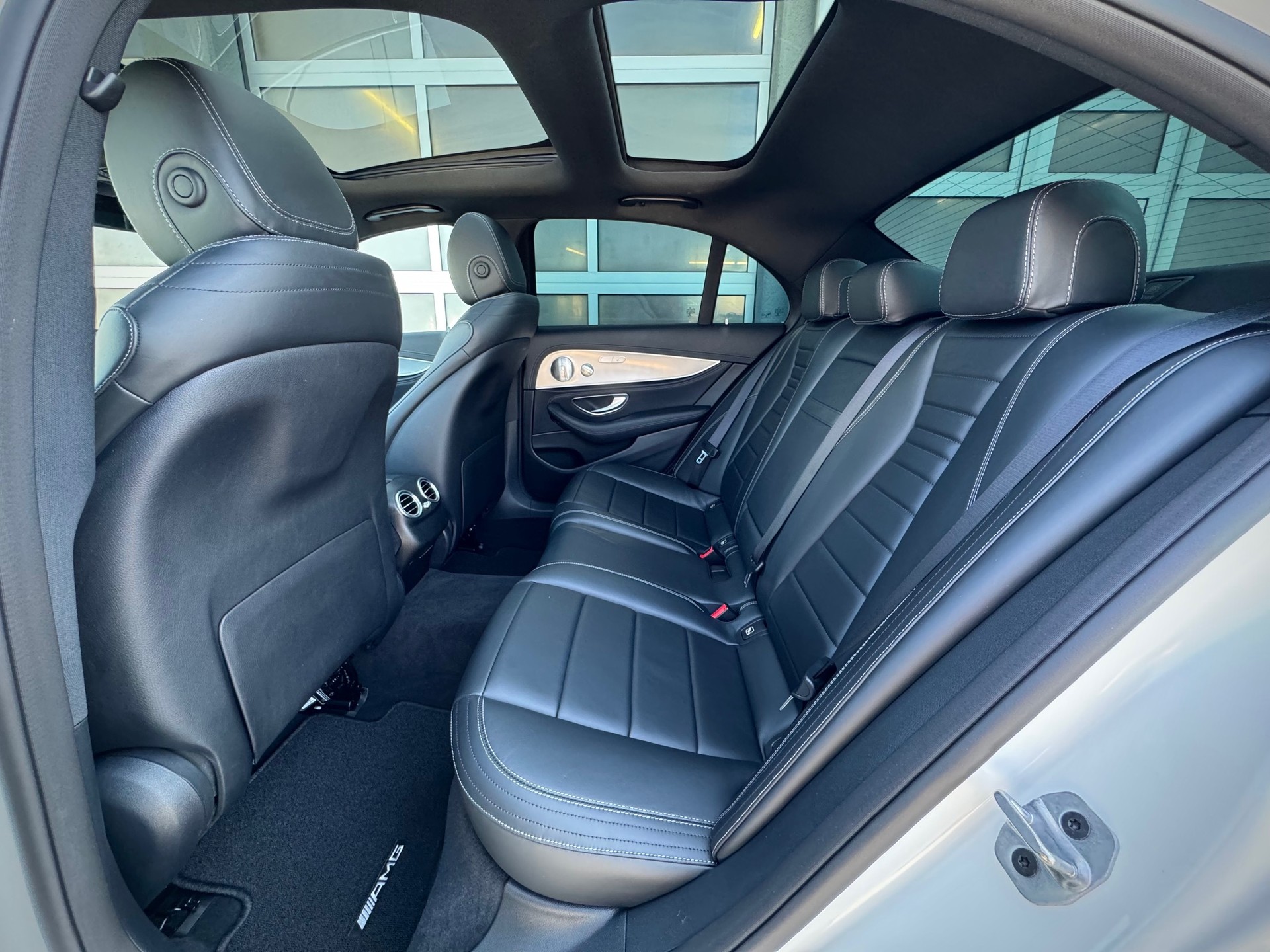 MERCEDES-BENZ E 220 d AMG Line 4Matic 9G-Tronic - Véhicule Suisse (CH)-image-6