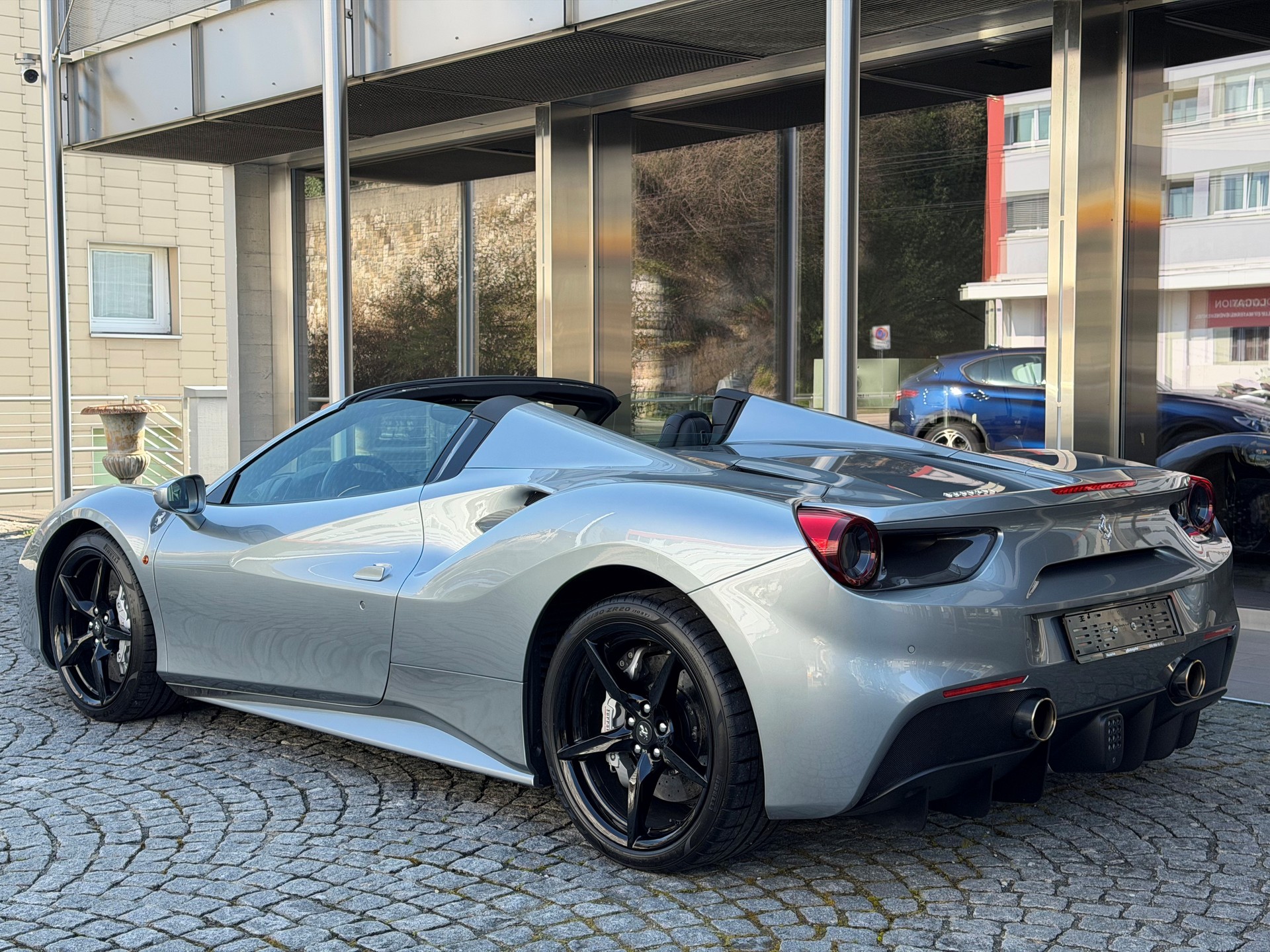 FERRARI 488 Spider-image-3