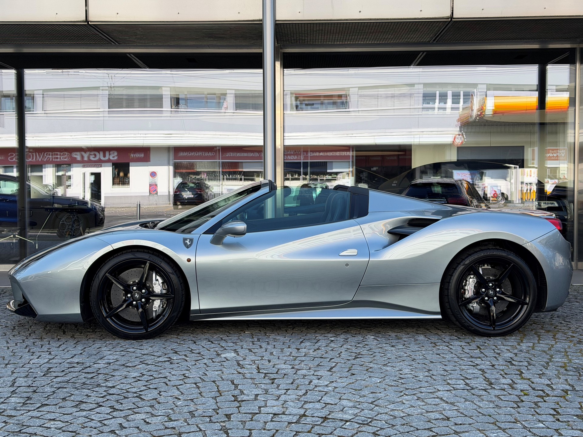 FERRARI 488 Spider-image-2