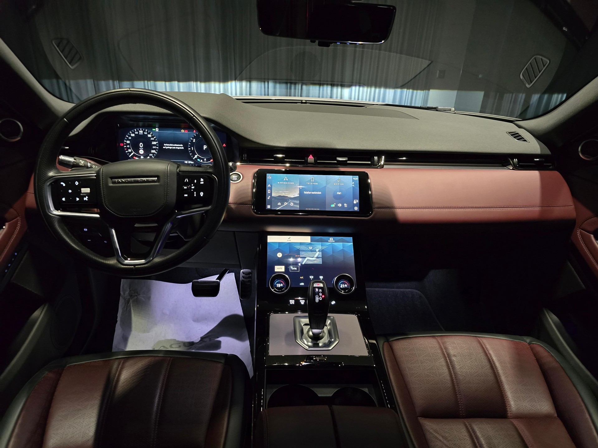 LAND ROVER Range Rover Evoque 2.0 T 250 R-Dynamic HSE-image-5