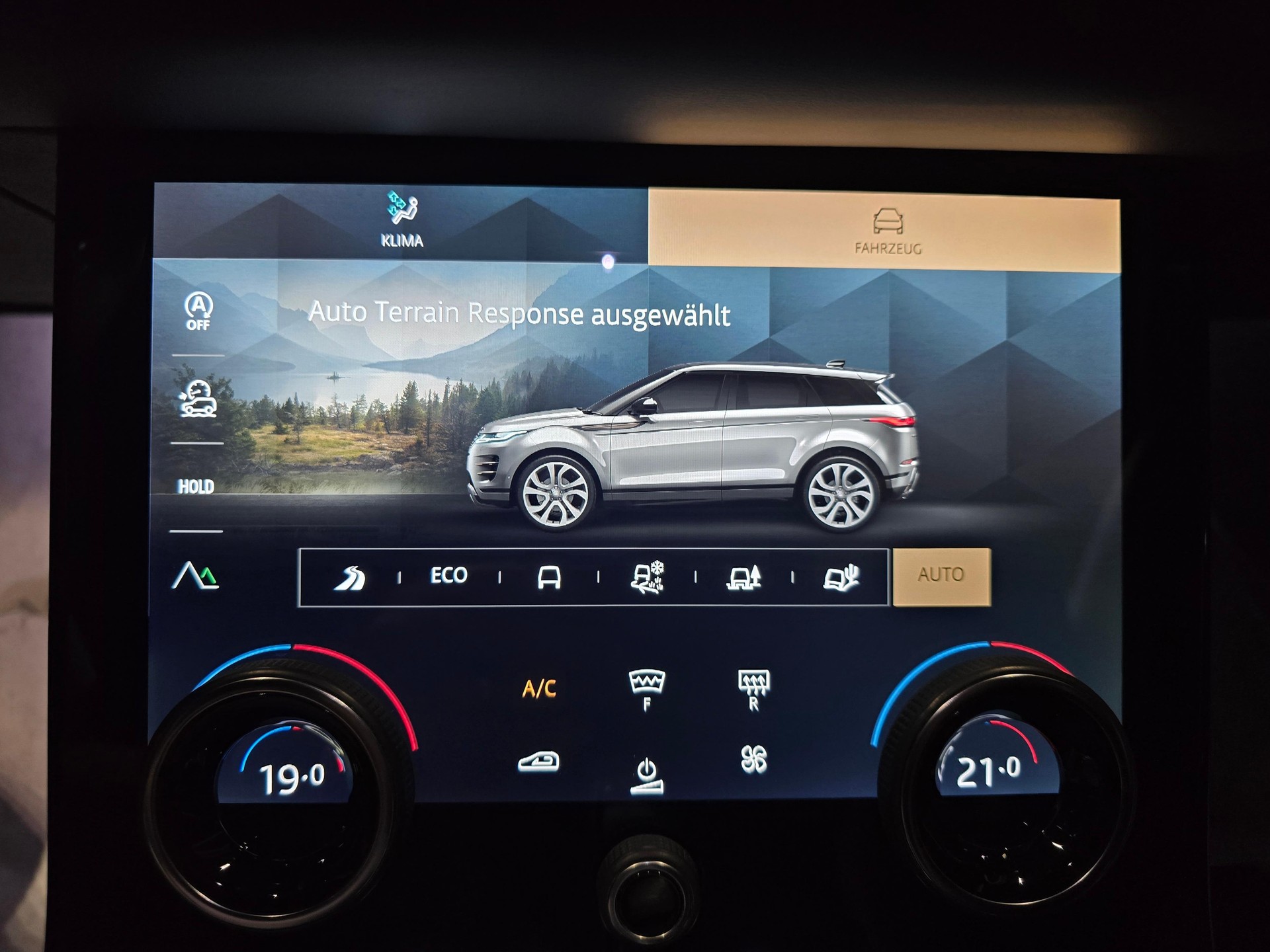 LAND ROVER Range Rover Evoque 2.0 T 250 R-Dynamic HSE-image-12