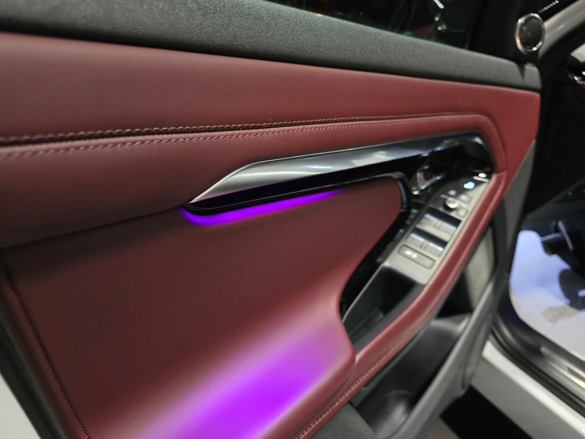 LAND ROVER Range Rover Evoque 2.0 T 250 R-Dynamic HSE-image-6