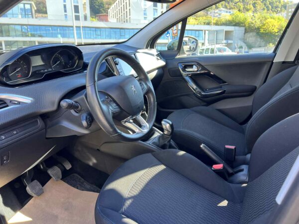 PEUGEOT 208 1.2 PureTech Active-image-4