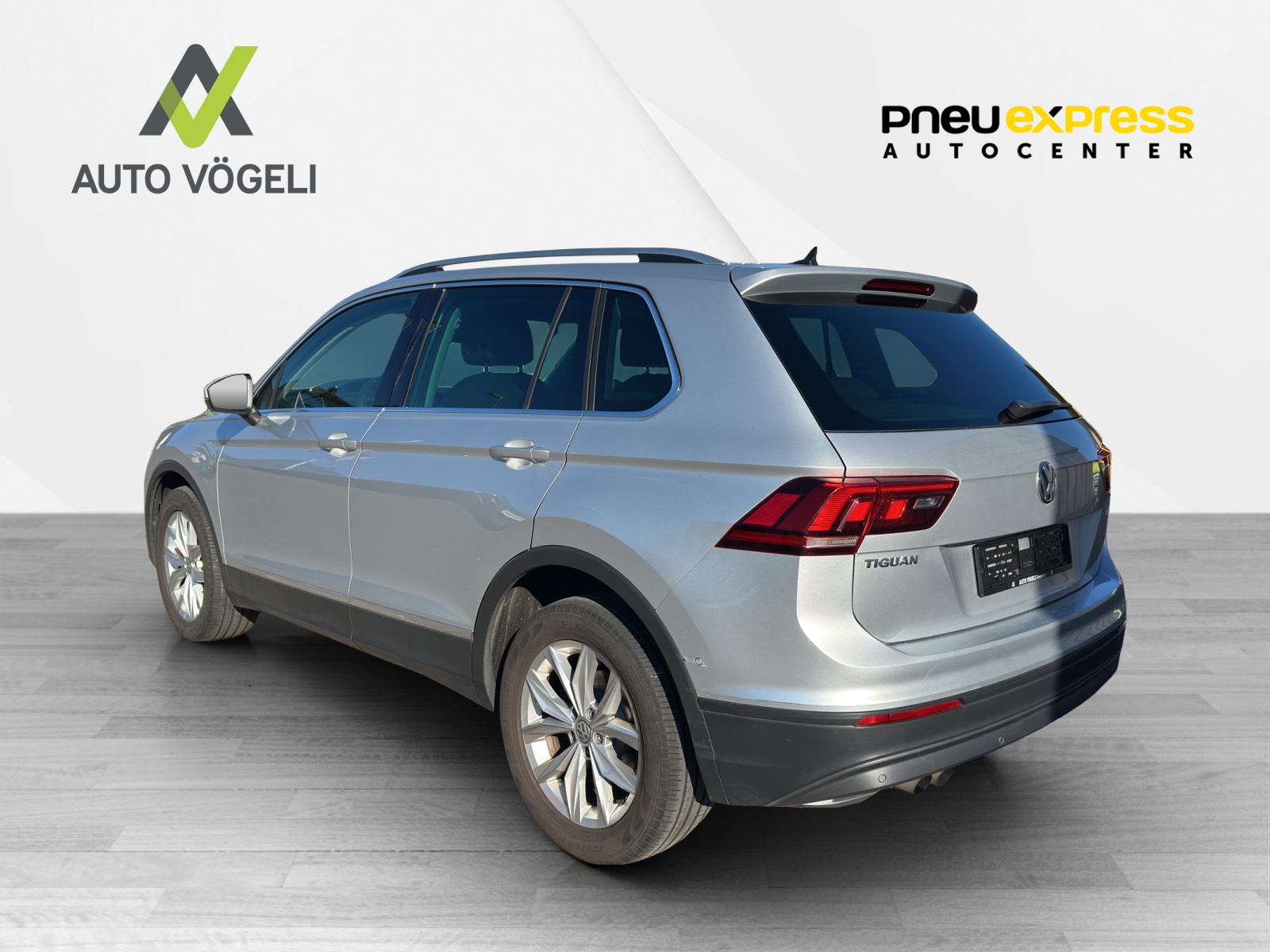 VW Tiguan 2.0 TSI Sound DSG-showroom-element-3