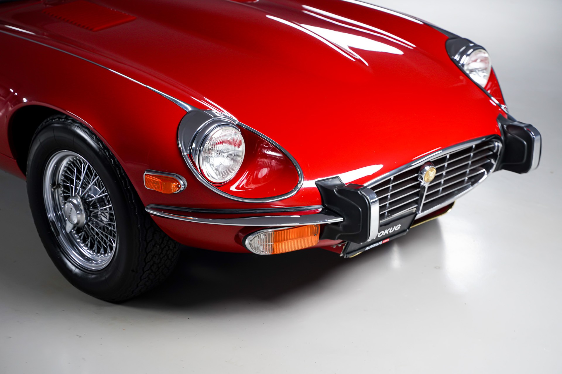 JAGUAR E-Type V12-showroom-element-3
