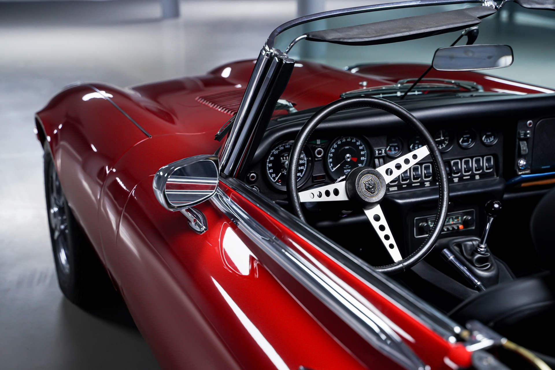 JAGUAR E-Type V12-image-11