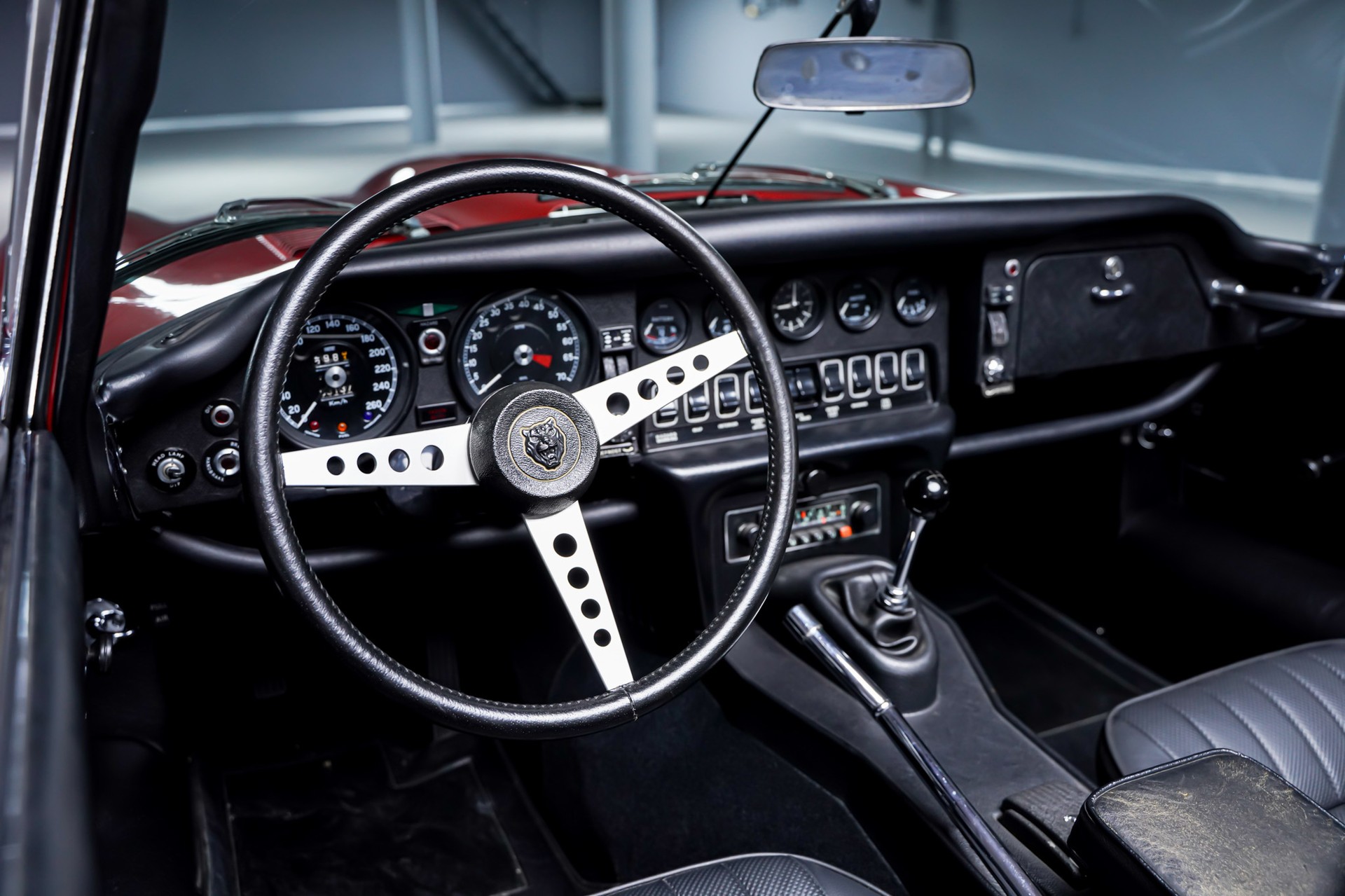 JAGUAR E-Type V12-image-13